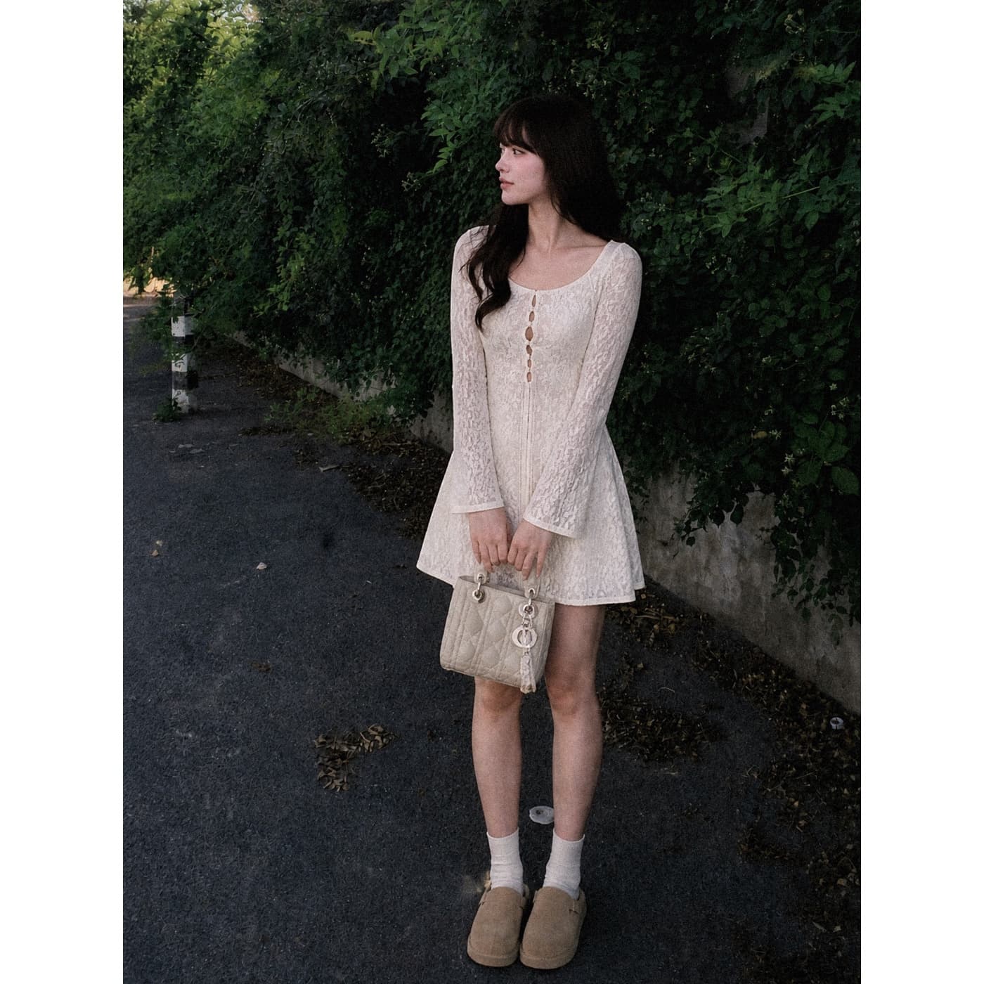 실사 재고 있음 부드러운 바람 달콤함 품격 나팔 소매 홀로우 아웃 레이스 자수 디자인 센스 드레스 이미지 2
