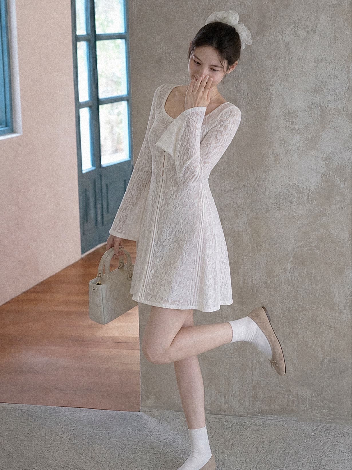 실사 재고 있음 부드러운 바람 달콤함 품격 나팔 소매 홀로우 아웃 레이스 자수 디자인 센스 드레스 상세 이미지 3
