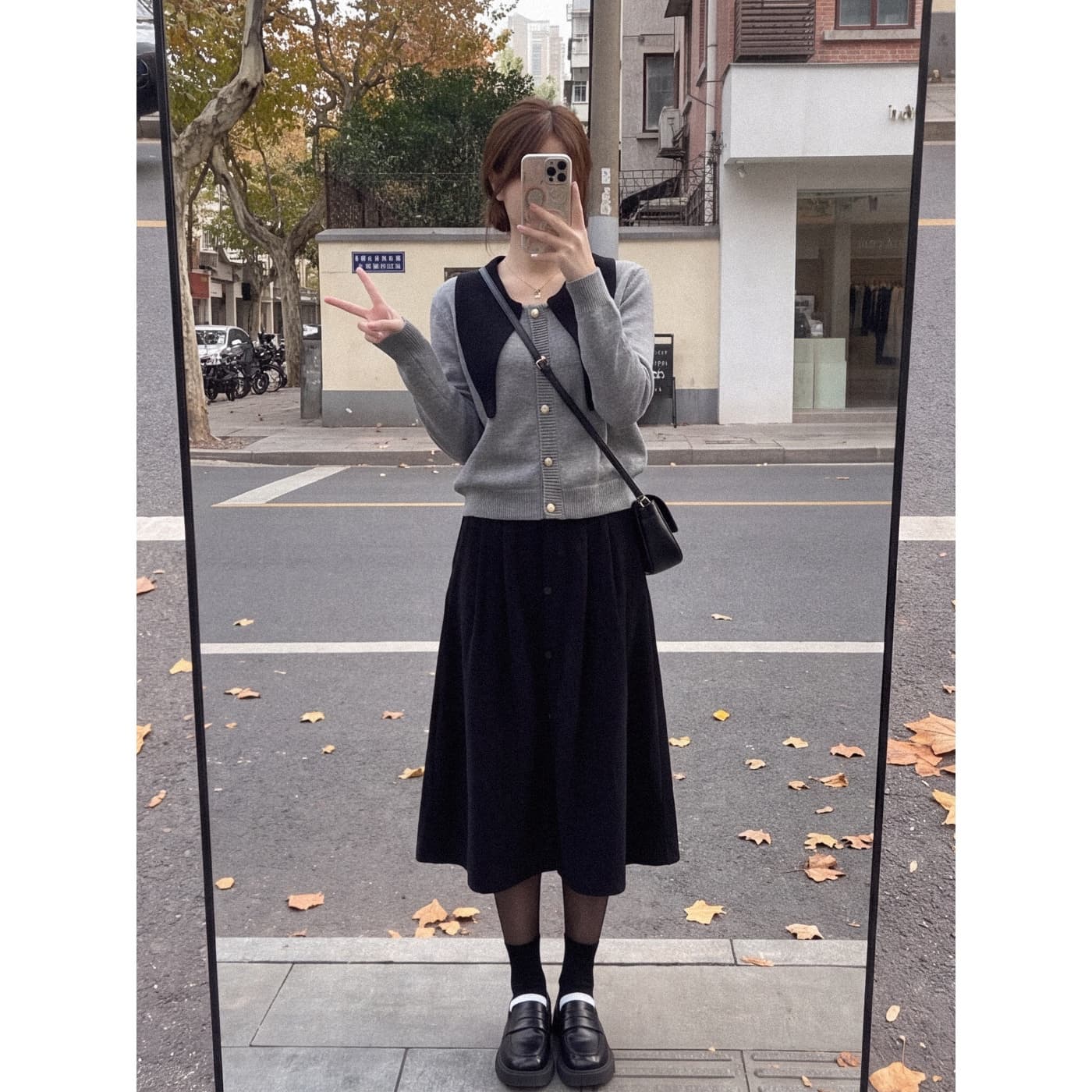 실사 재고 있음 이른 가을 프랑스식 chic 폴로 칼라 레이스업 배색 싱글 줄 버튼 자이언트 잘 생긴 니트 스웨터 스웨터 코트