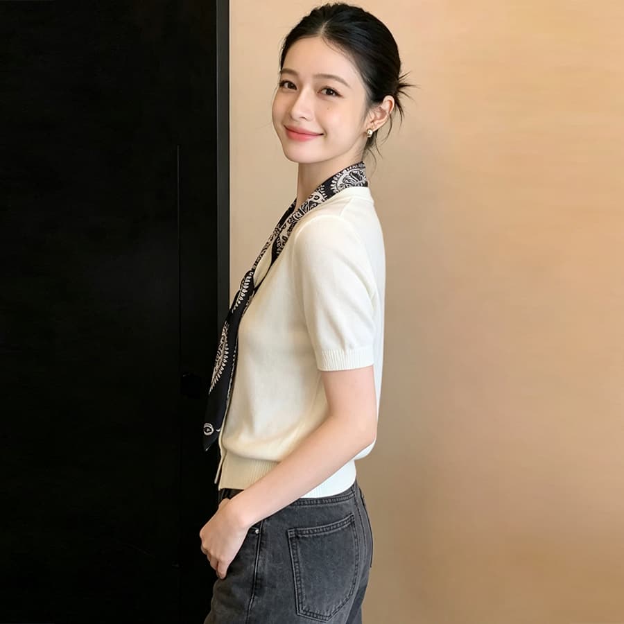 고급 2026 년 이른 가을 새로운 V넥 싱글 줄 버튼 오픈 가디건 반팔 니트 스웨터 맨위 여성 보내기 스카프 상세 이미지 11