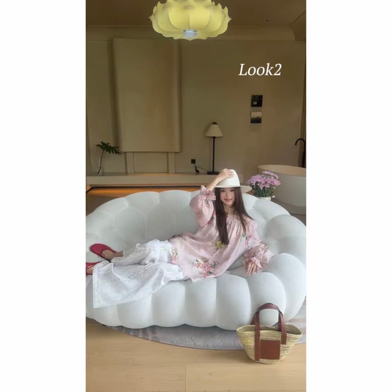 ins cec 여름 새로운 프랑스식 품격 오프숄더 꽃무늬 맨위 루즈핏 슬림해 보이는 홀로우 아웃 와이드 레그 팬츠 세트 이미지 3
