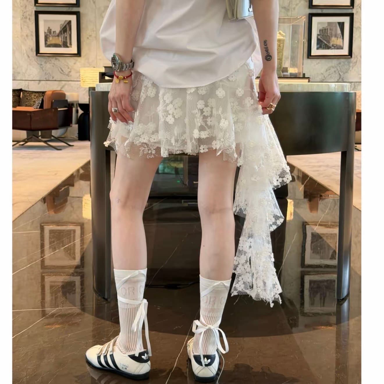 cc.city 빛 요리 한 혼합 가져 가라. 바람 꽃 자수 망사 비대칭 제비꼬리 스타일 자르기 짧은 치마바지 이미지 2