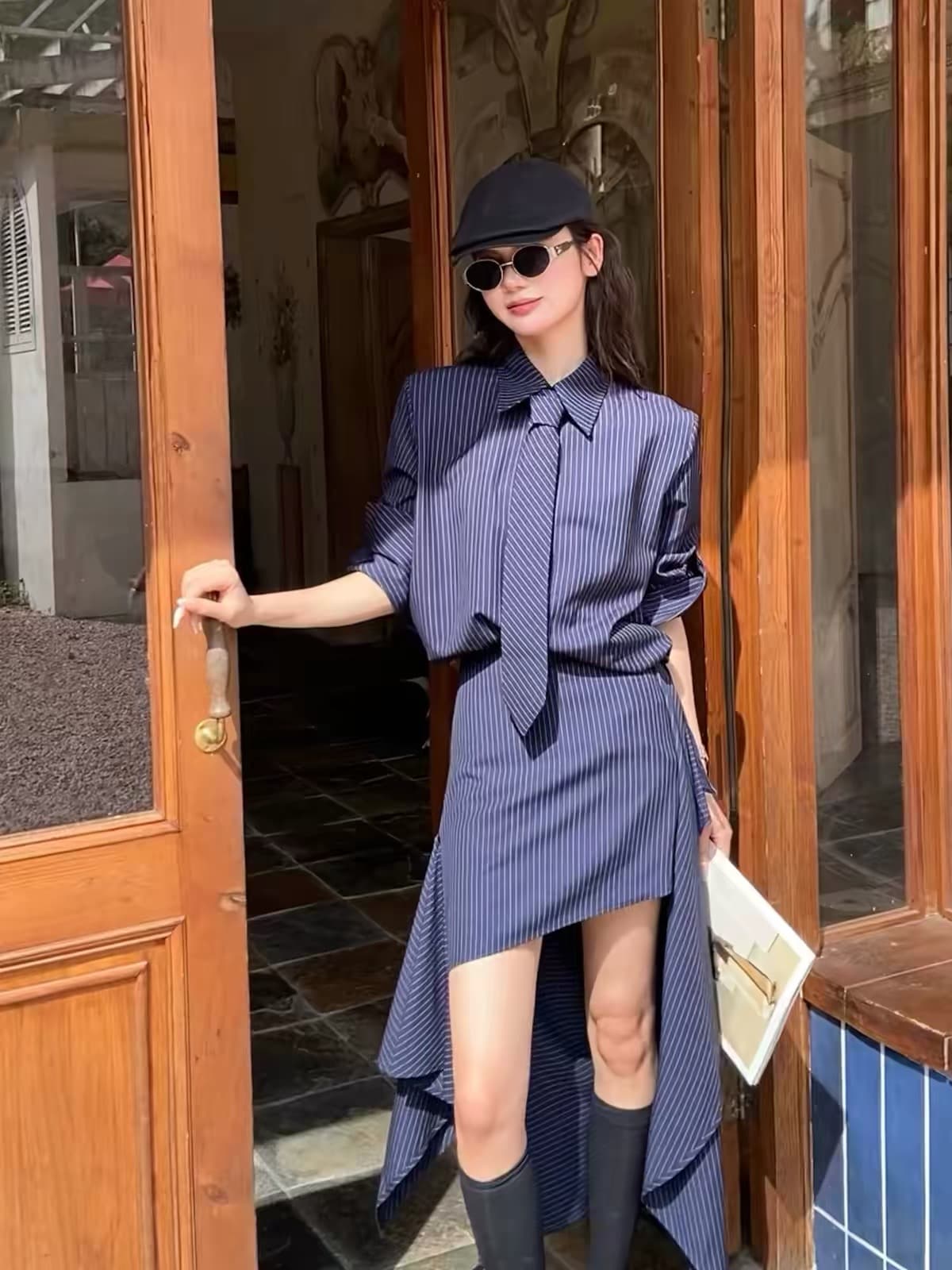 이른 가을 디자인 미니멀리즘 프랑스식 다용도 세련된 스트라이프 넥타이 셔츠 불규칙 반 스커트 세트 이미지 3