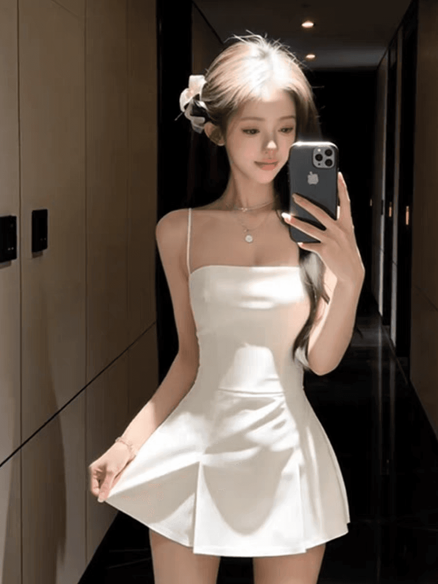 부드러운 바람 품격 화이트 슬립 드레스 여성 의류 2026 여름 새로운 섹시함 다용도 꼬집기 허리 데이트 미니 스커트 이미지 3