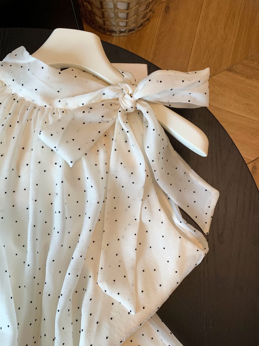 miu 바람 도트 무늬 레이스업 행침 목 쉬폰 여성 셔츠 여름 루즈핏 표지 배 인형 셔츠 슈퍼 요정 민소매 맨위 상세 이미지 4