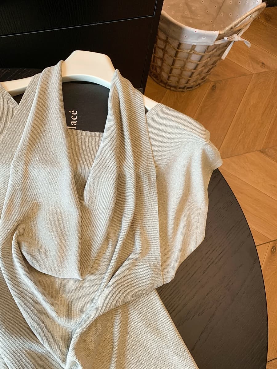 디자인 센스 행침 목 흔들다 칼라 반팔 티셔츠 여성 여름 새로운 몸매 가꾸기 슬림해 보이는 비대칭 행침 목 품격 맨위 상세 이미지 6