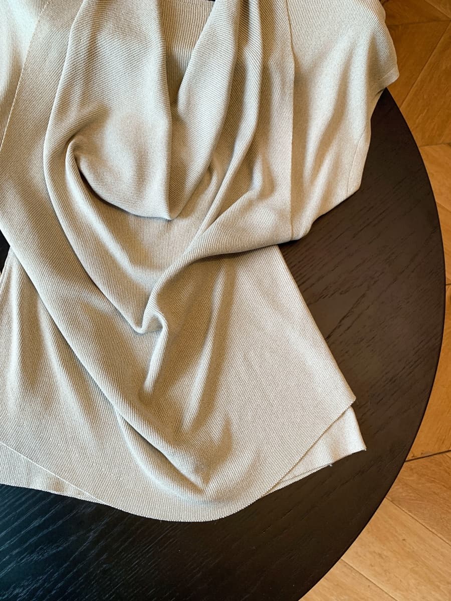 디자인 센스 행침 목 흔들다 칼라 반팔 티셔츠 여성 여름 새로운 몸매 가꾸기 슬림해 보이는 비대칭 행침 목 품격 맨위 상세 이미지 7