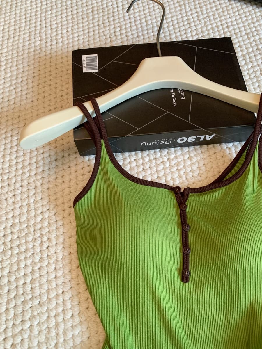 mls 신선한 한여름 여름 도파민 2026 여름 새로운 여성 좋은 어깨끈 하프 단추 배색 슬립 상세 이미지 4