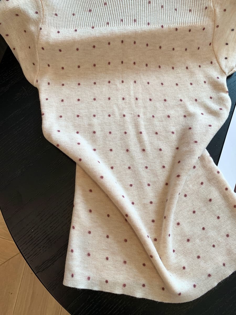 아메리칸 핫걸 도트 무늬 긍정적 인 어깨 반하이넥 반팔 티셔츠 여성 여름 몸매 가꾸기 슬림해 보이는 고급 센스 쇼트 스타일 니트 맨위 상세 이미지 5