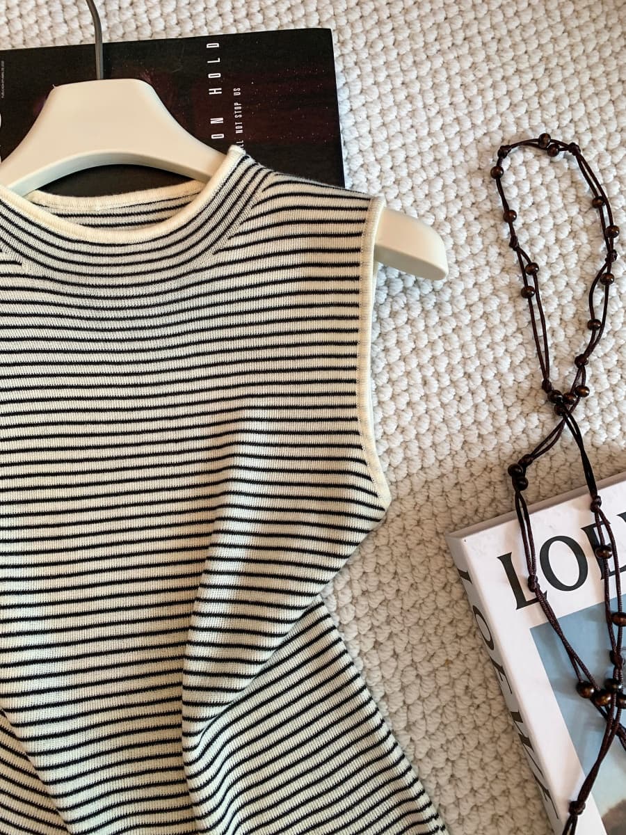 클래식 슬림해 보이는 스트라이프 반하이넥 니트 조끼 2026 이른 가을 새로운 부드러운 찹쌀 프로 피부 몸매 가꾸기 민소매 맨위 상세 이미지 12