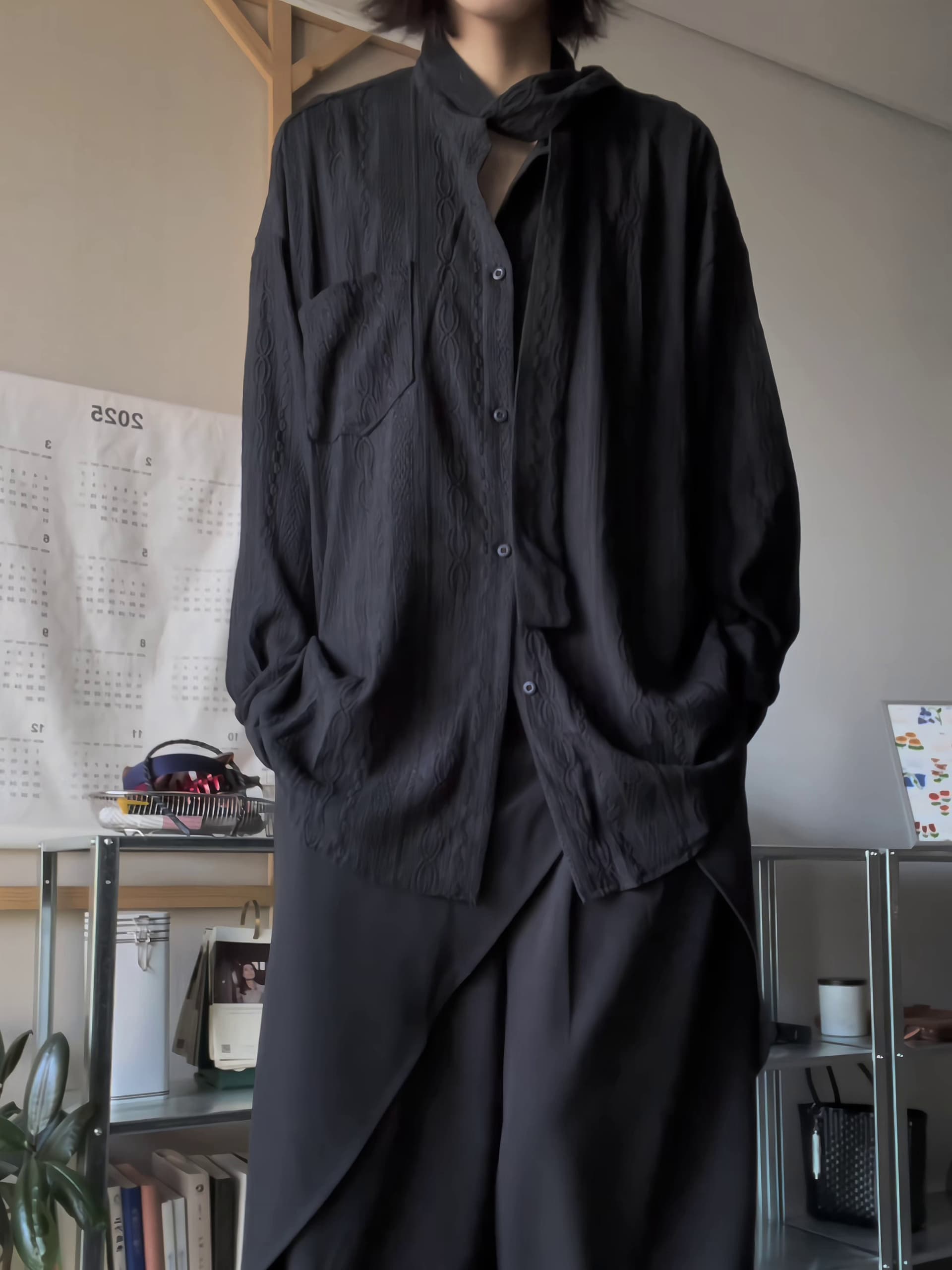 고급 센스 레트로 작은 대중 홀로우 아웃 질감 센스 리본 긴팔 외부 가져 가라. 루즈핏 셔츠 상세 이미지 8
