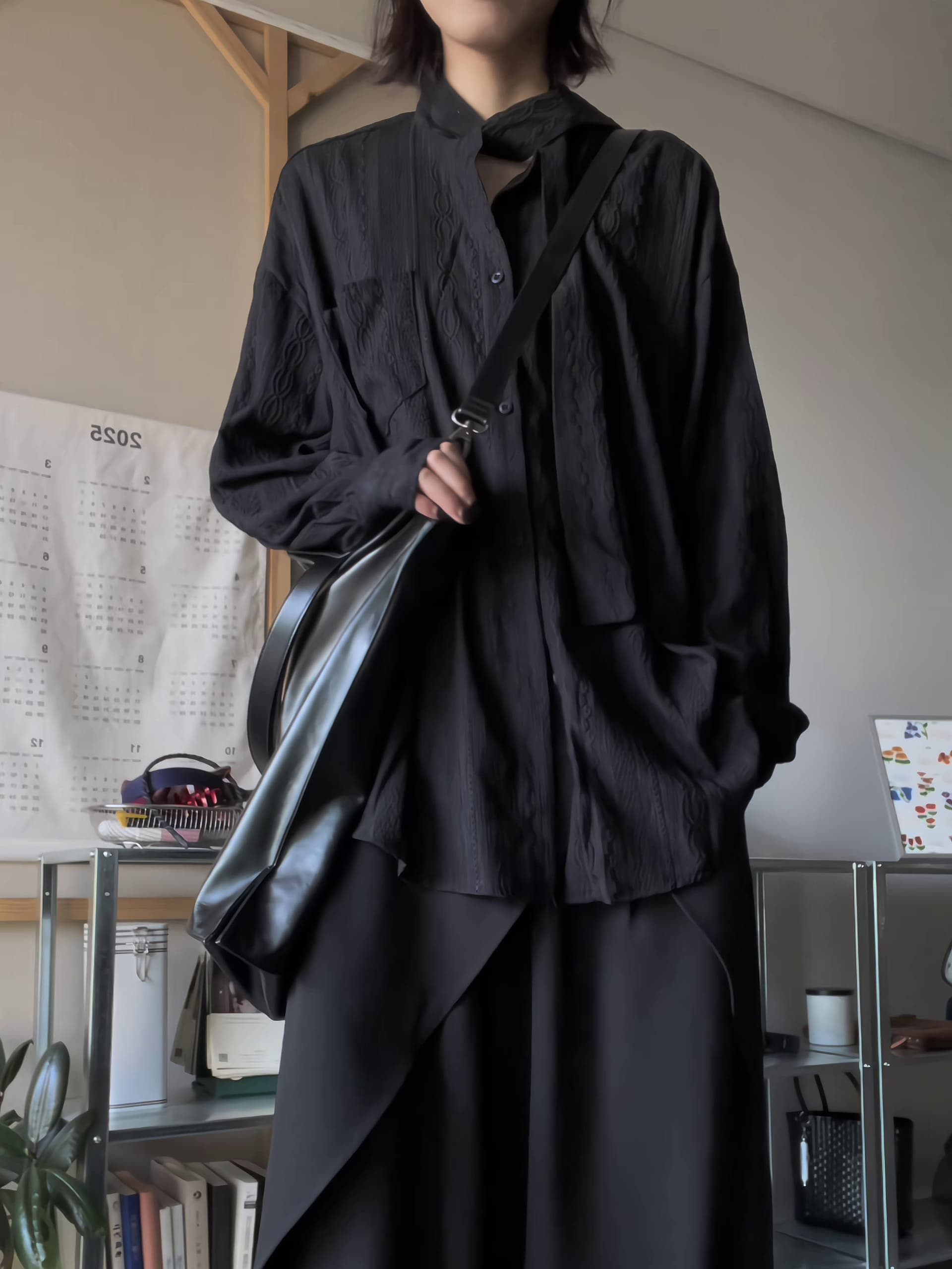 고급 센스 레트로 작은 대중 홀로우 아웃 질감 센스 리본 긴팔 외부 가져 가라. 루즈핏 셔츠 상세 이미지 10