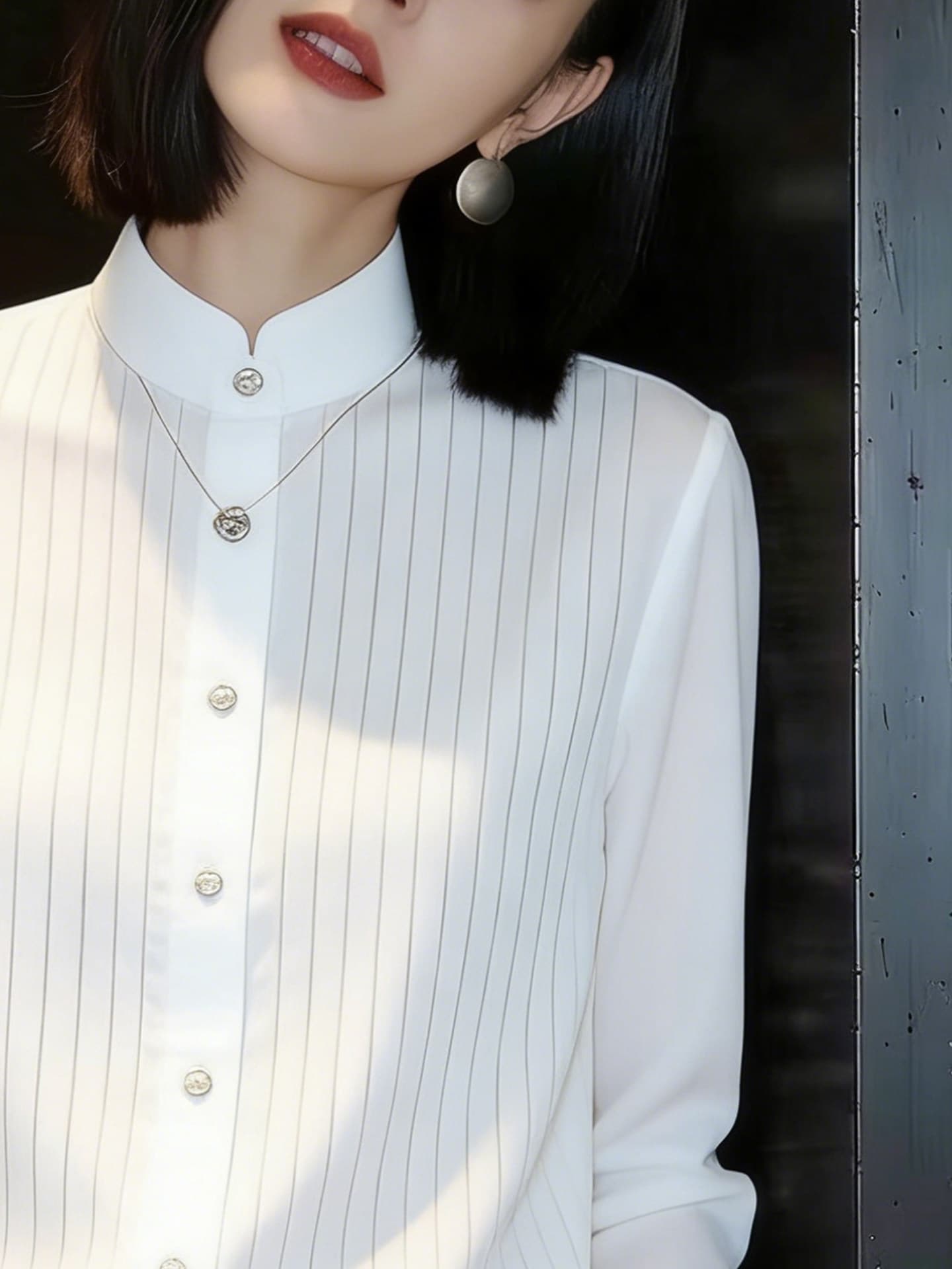 프랑스식 출퇴근 바람 화이트 스탠드 칼라 긴팔 여성 셔츠 2026 년 봄 새로운 디자인 센스 슬림해 보이는 다용도 맨위 이미지 4