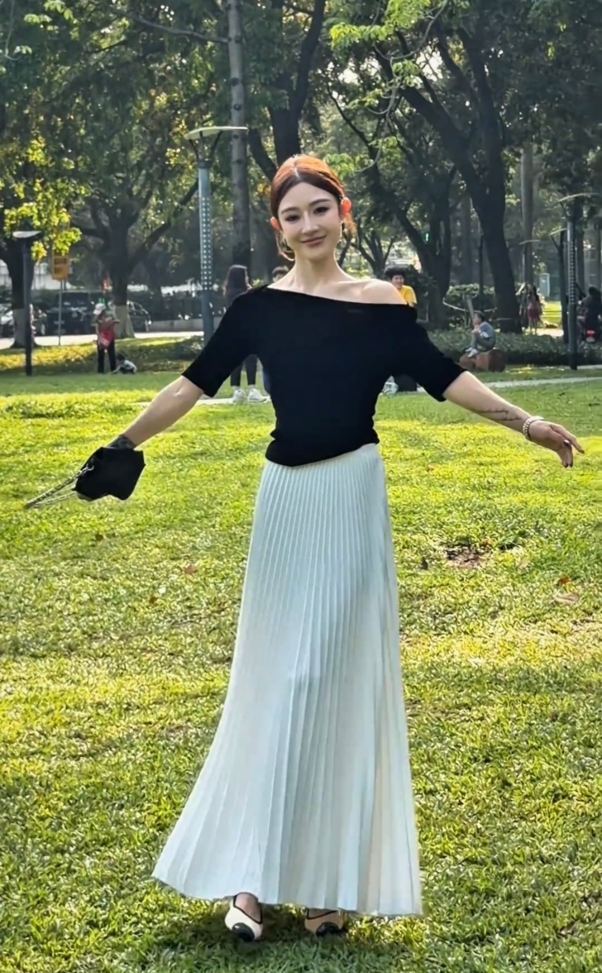 품격 부드러운 바람 식물 플러시 싸움 망사 라운드 넥 오프숄더 비스듬한 어깨 반팔 티셔츠 도루 센스 슬림해 보이는 플리츠 반신 스커트 상세 이미지 3