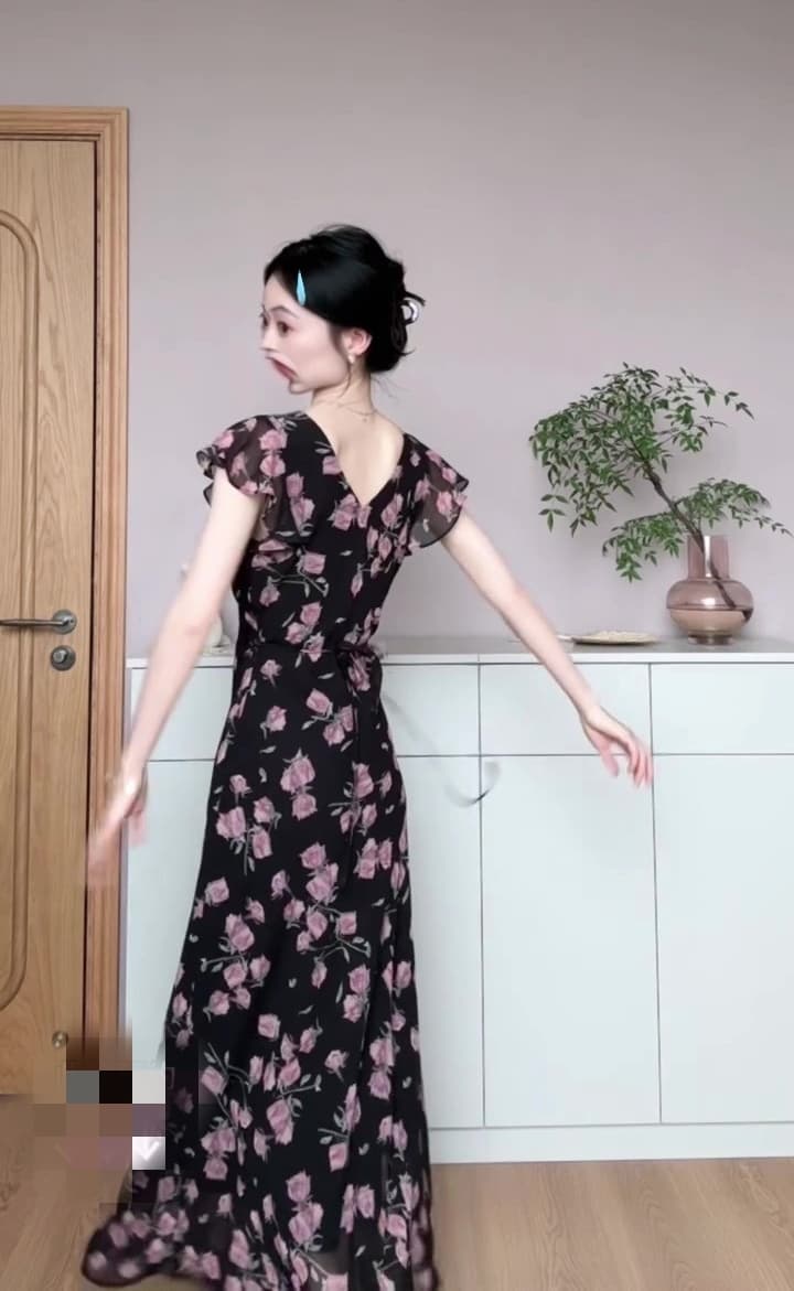 검정색 V넥 장미 꽃무늬 여성 드레스 2026 여름 새로운 품격 허리 수축 레이스 작은 날다 소매 쉬폰 롱 스커트 상세 이미지 3
