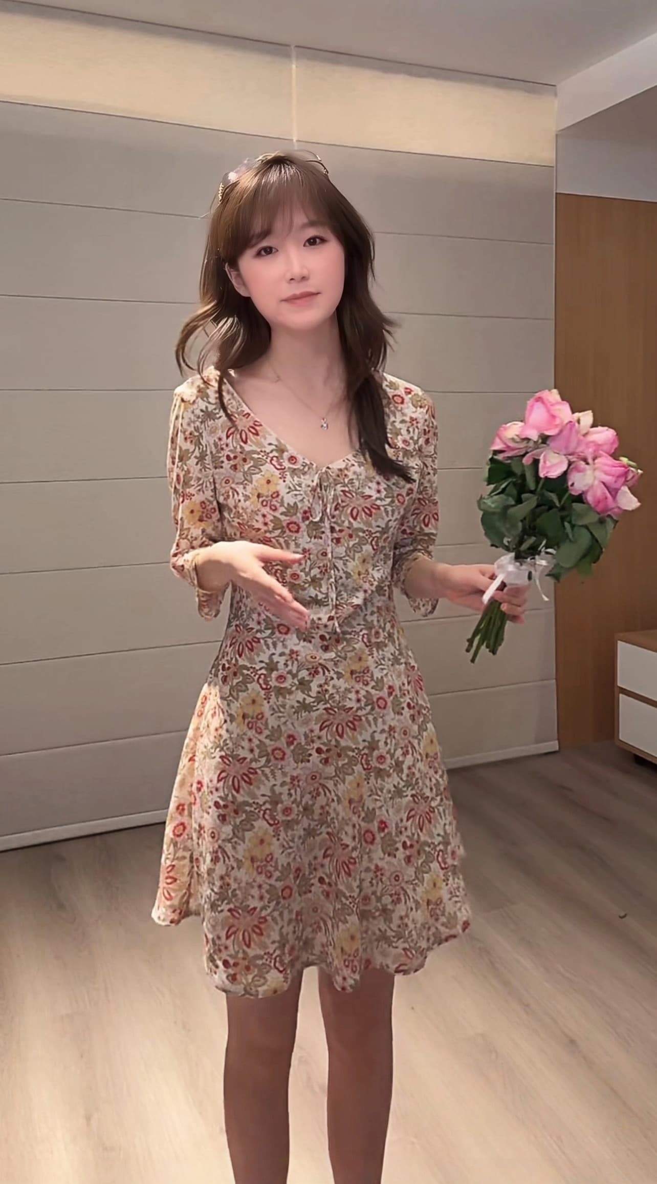 여름 새로운 미니멀리즘 몸매 가꾸기 부드러운 꽃무늬 드레스 이미지 3