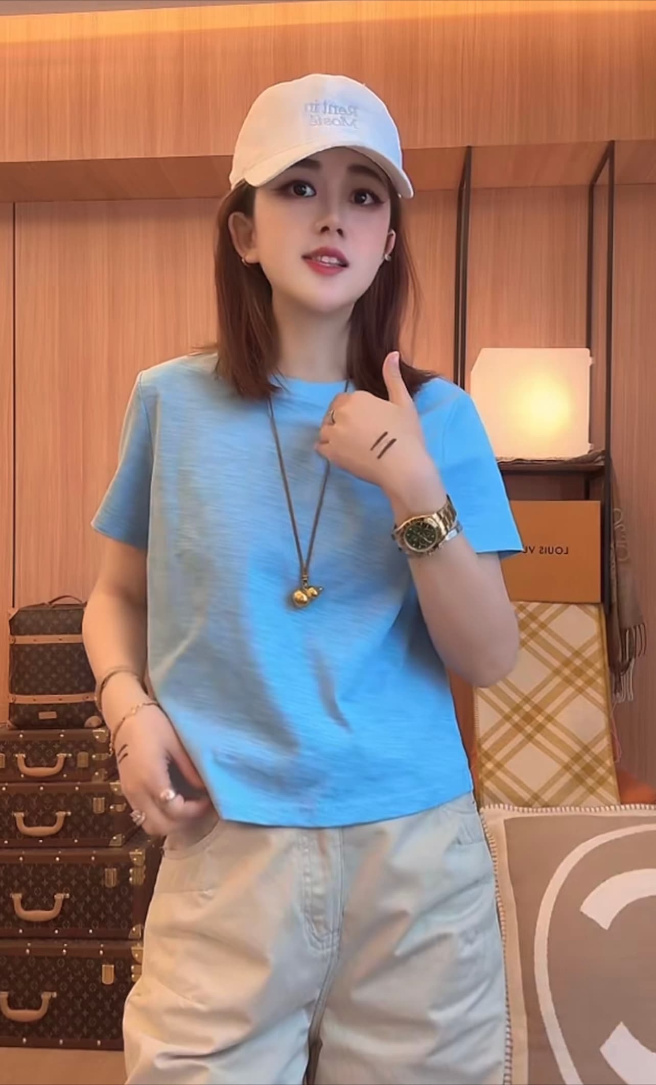 새로운 단색 그라데이션 질감 라운드 넥 티셔츠 패션 다용도 슬림해 보이는 반팔 이미지 3
