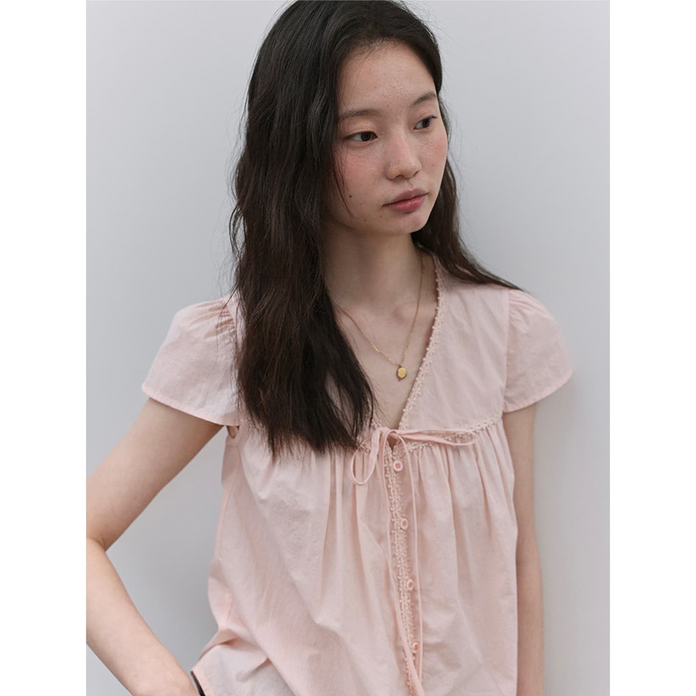 핑크색 V넥 레이스 플리츠 여성 셔츠 여름 새로운 레이스업 달콤함 순면 맨위 상세 이미지 2