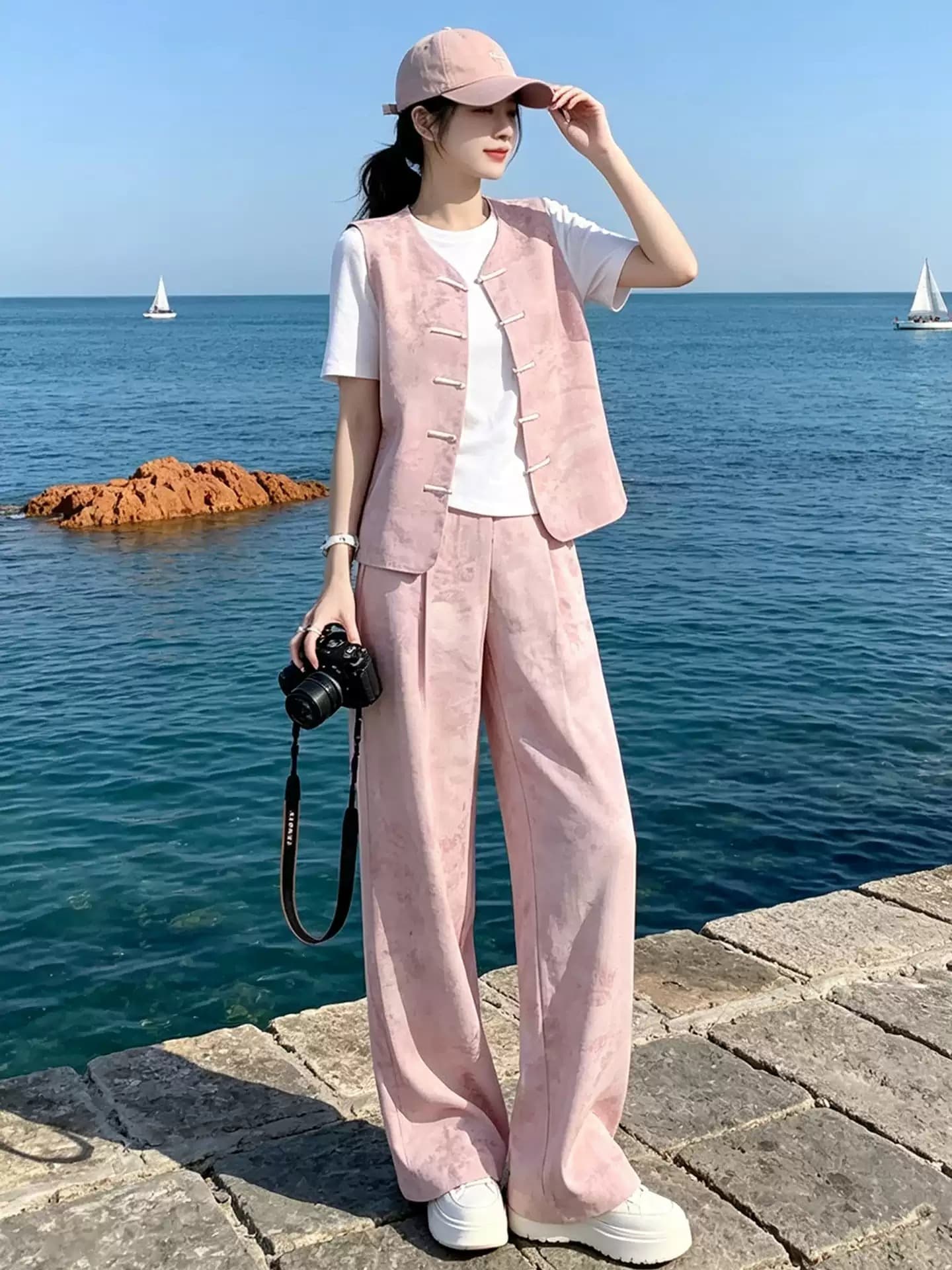 2026 여름 새로운 패션 캐주얼 세트 여성용 짧은 소매 티셔츠 베스트 와이드 레그 팬츠 핑크색 고급 센스 3종 세트 이미지 3