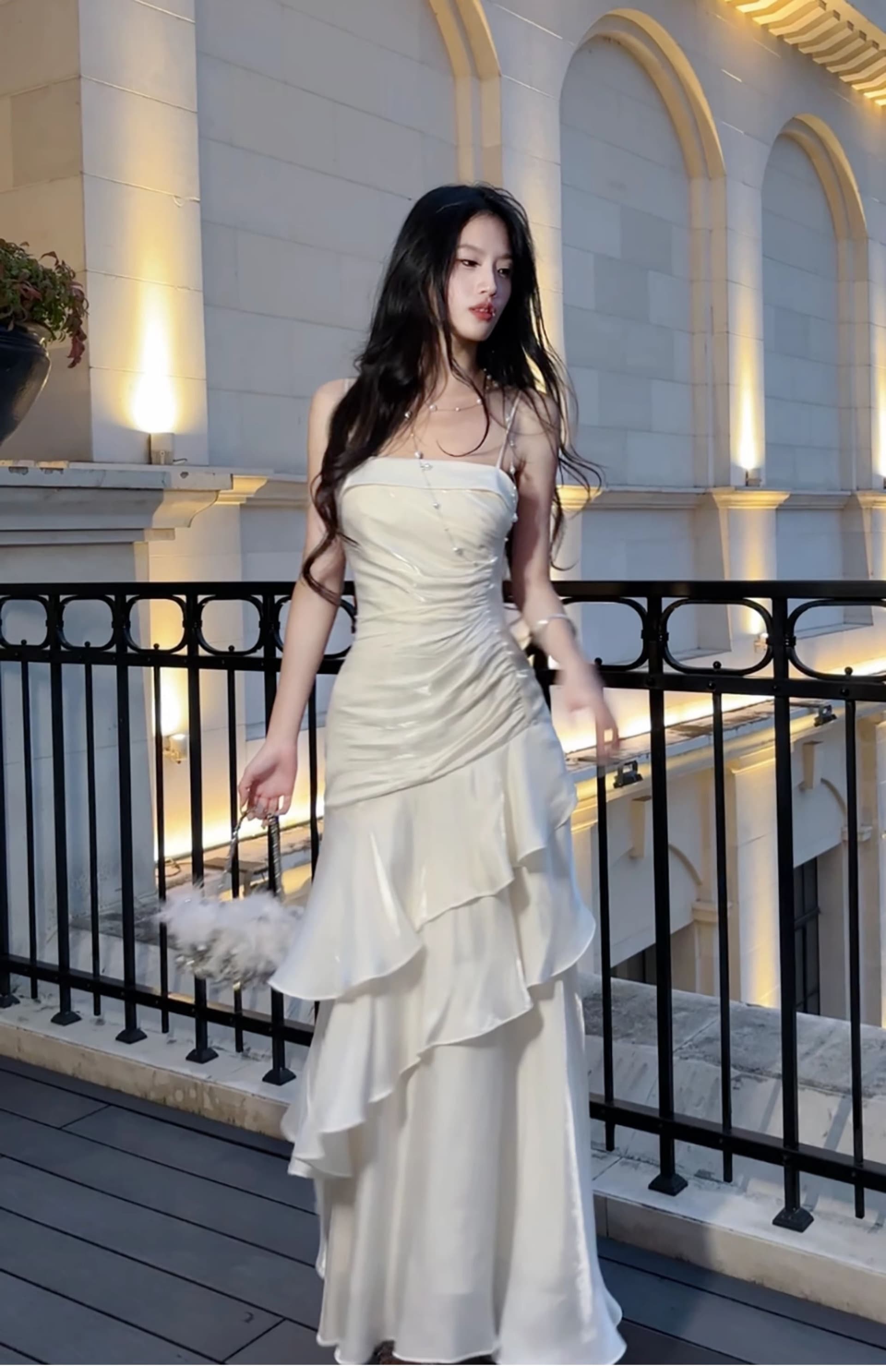 인터넷 유명인 원본 이미지 해변가 휴가 바람 케이크 롱 스커트 여름 프랑스식 화이트 프릴 새틴 슬립 드레스 이미지 2