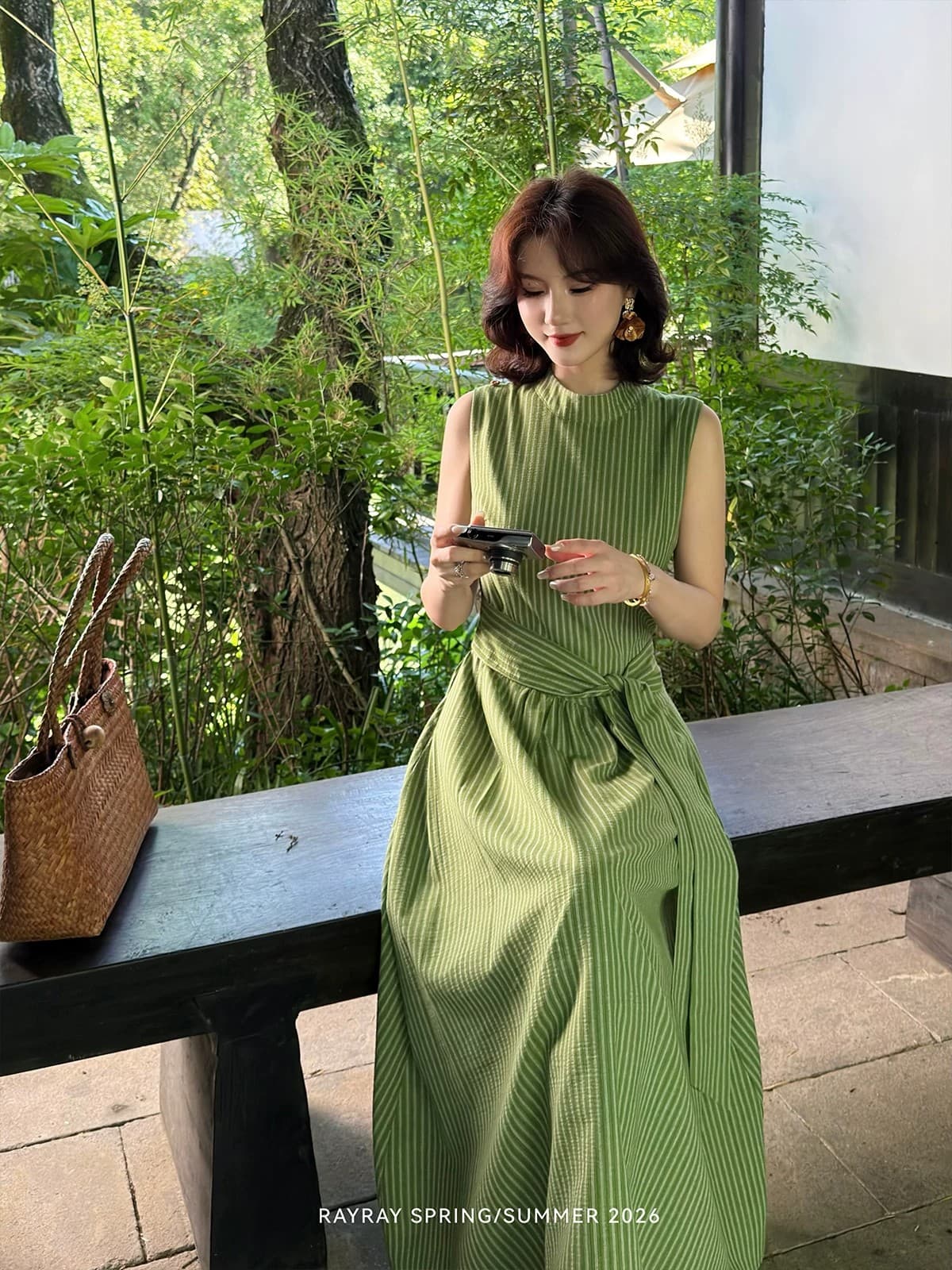 새싹 잘 생긴 녹색 레몬 푸른 잔디 신선함 스트라이프 민소매 여성 드레스 여름 허리 수축 레이스업 슬림해 보이는 출퇴근 롱 스커트 상세 이미지 3