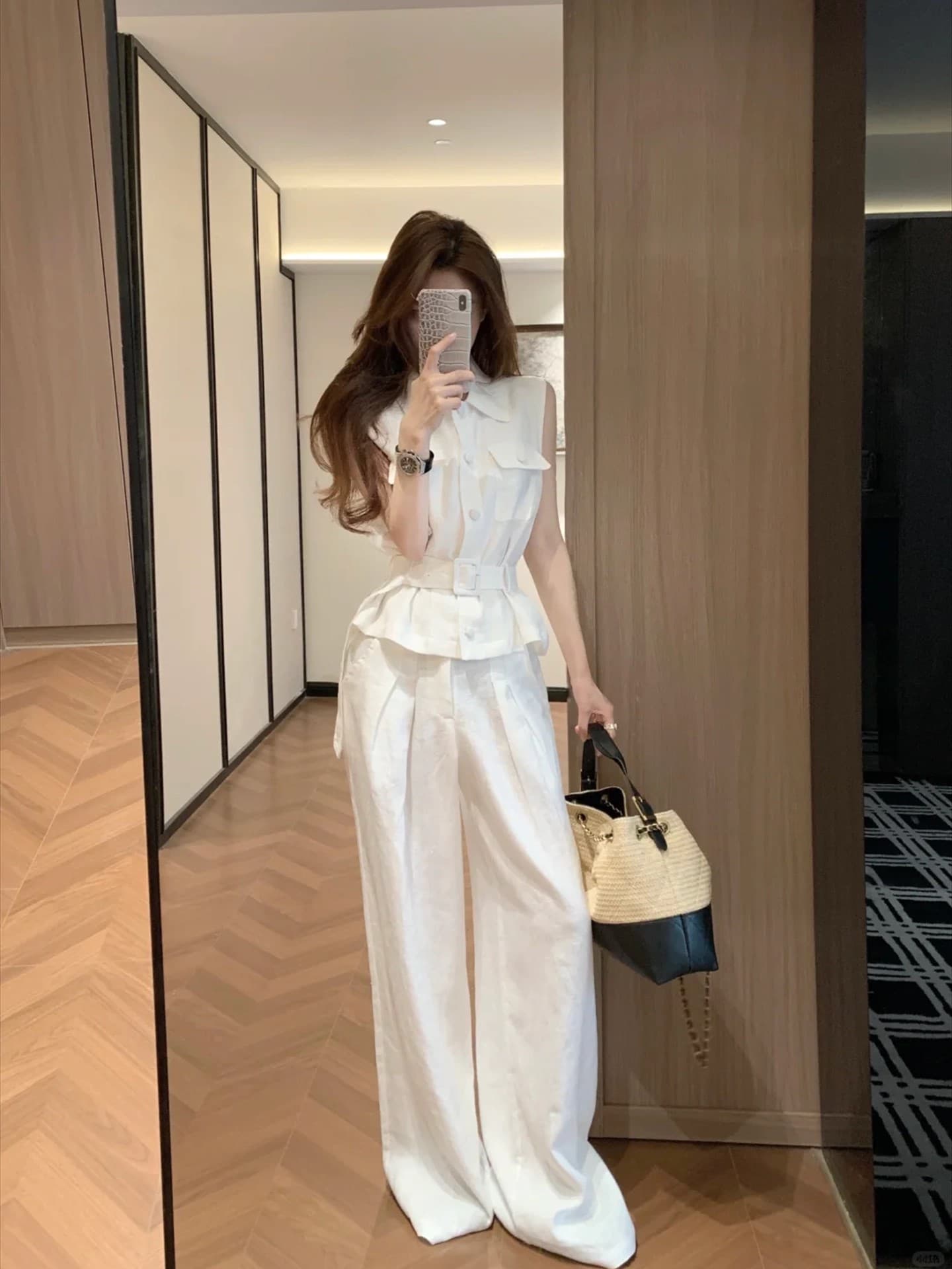 패션 베스트 세트 여성 품격 2026 여름 얇은 스타일 캐주얼 출퇴근 민소매 재킷 와이드 레그 팬츠 긍정적 인 로드 중 투피스 세트 상세 이미지 3
