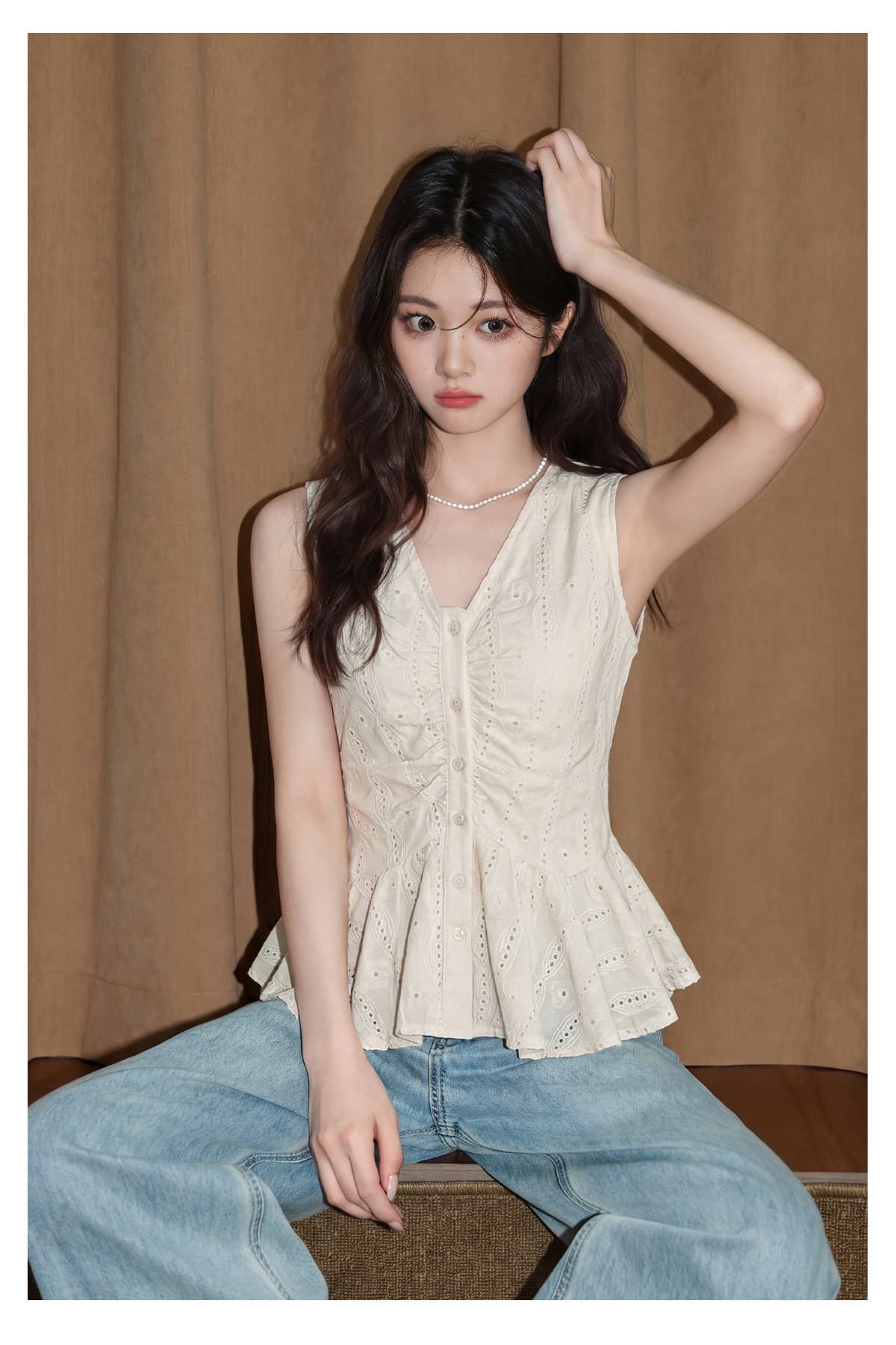 프랑스식 V넥 캐미솔 2026 여름 새로운 홀로우 아웃 디자인 센스 허리 수축 민소매 외출용 쇼트 스타일 맨위 이미지 2