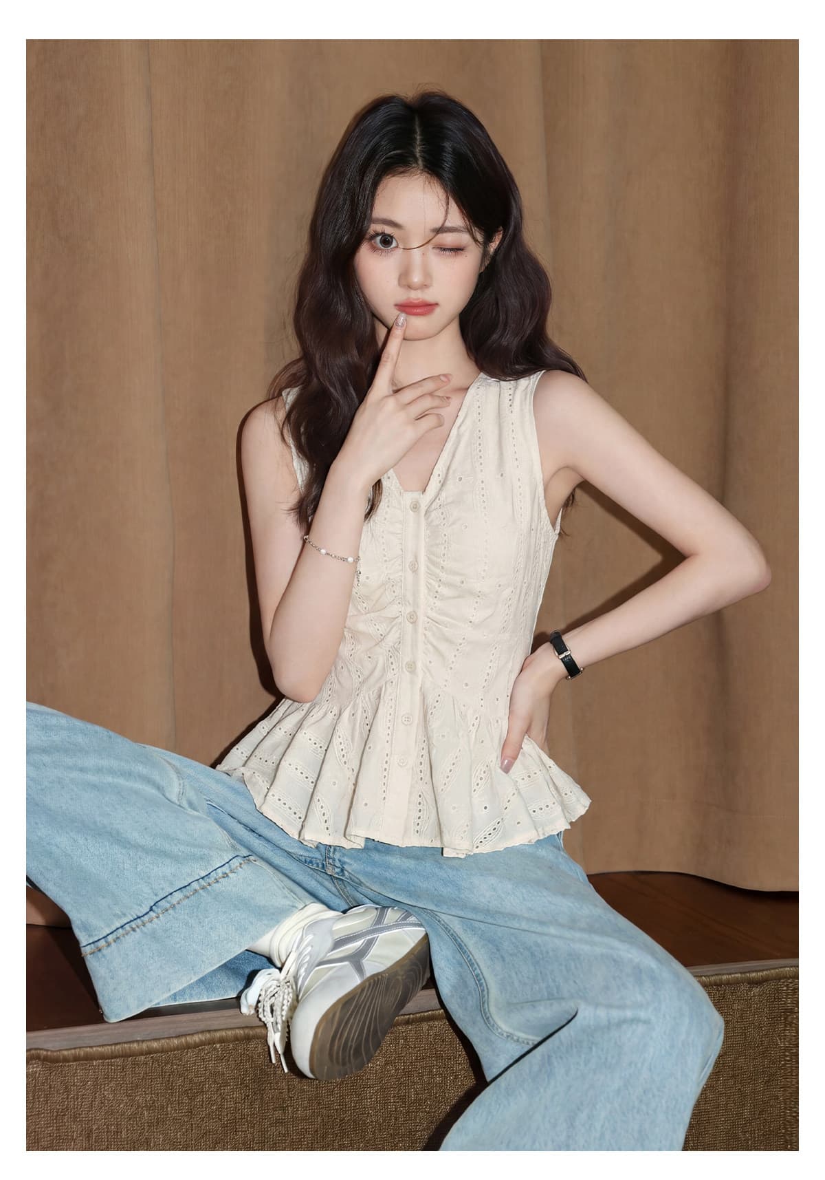 프랑스식 V넥 캐미솔 2026 여름 새로운 홀로우 아웃 디자인 센스 허리 수축 민소매 외출용 쇼트 스타일 맨위 상세 이미지 3