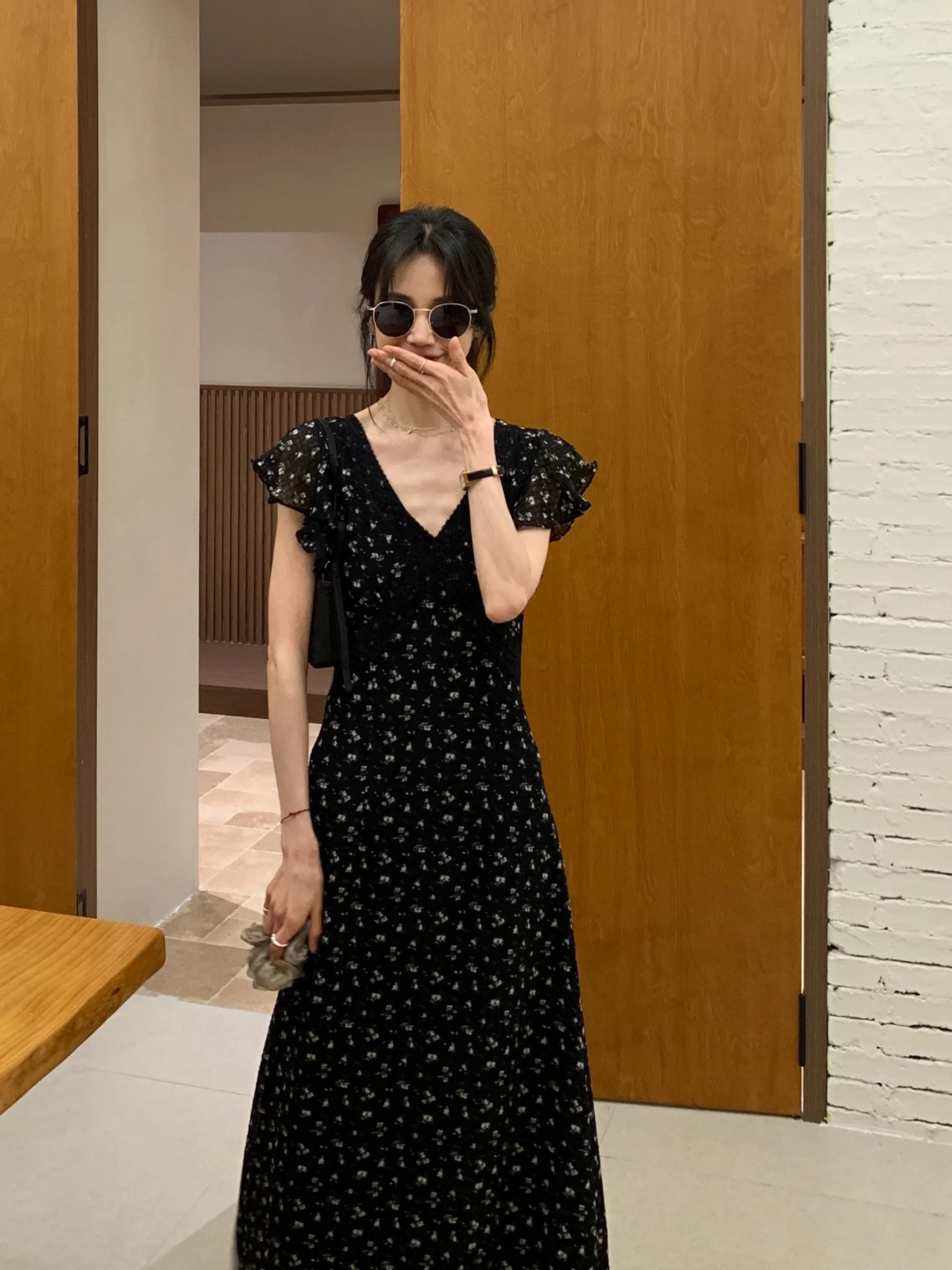 brivin 프랑스식 검정색 질감 레이스 꽃무늬 여성 드레스 아모이 자이언트 잘 생긴 V넥 허리 수축 슬림해 보이는 롱 스커트 상세 이미지 1