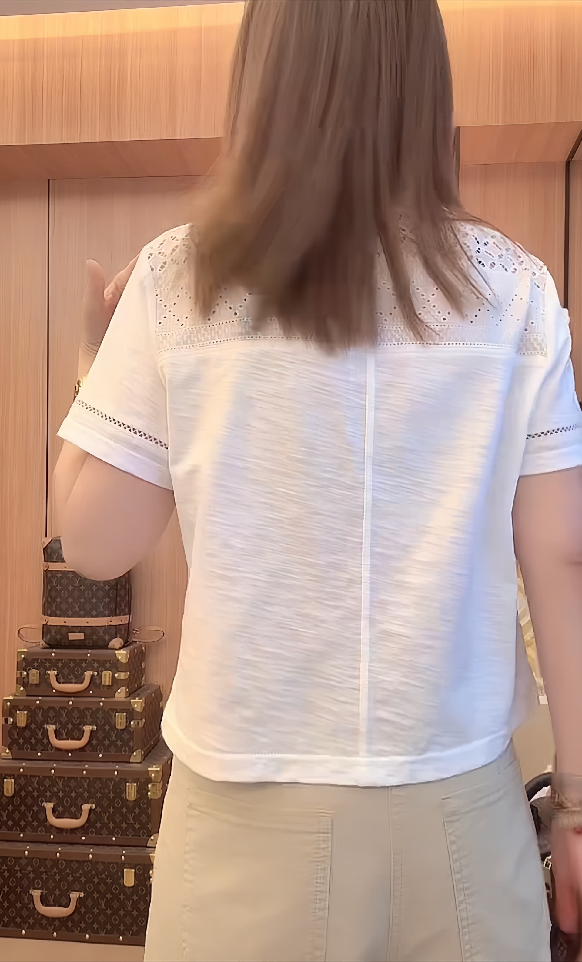 뒤로 홀로우 아웃 t 새로운 디자인 센스 뒤로 패치워크 패션 다용도 품격 슬림해 보이는 반팔 이미지 3