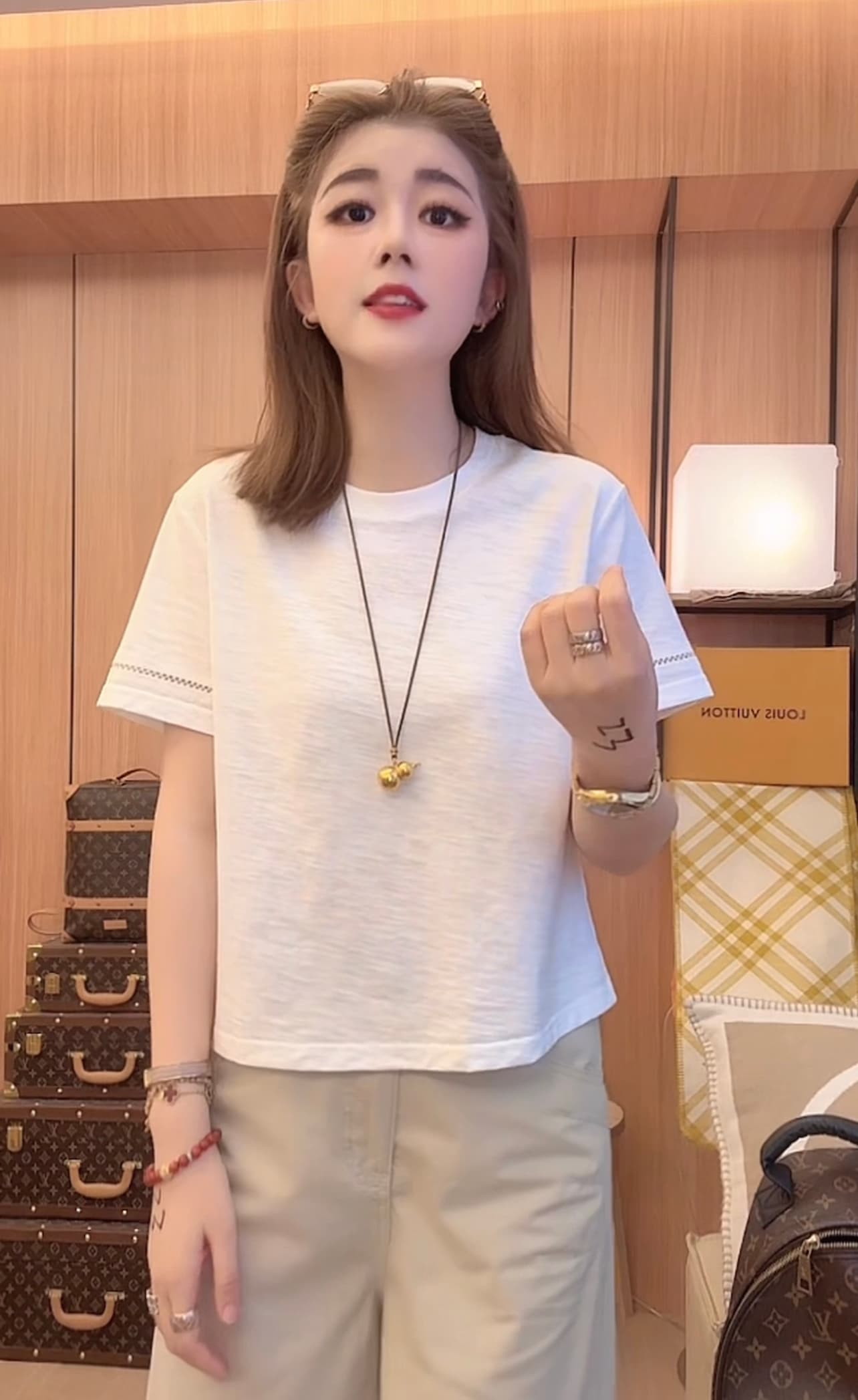 뒤로 홀로우 아웃 t 새로운 디자인 센스 뒤로 패치워크 패션 다용도 품격 슬림해 보이는 반팔 상세 이미지 1