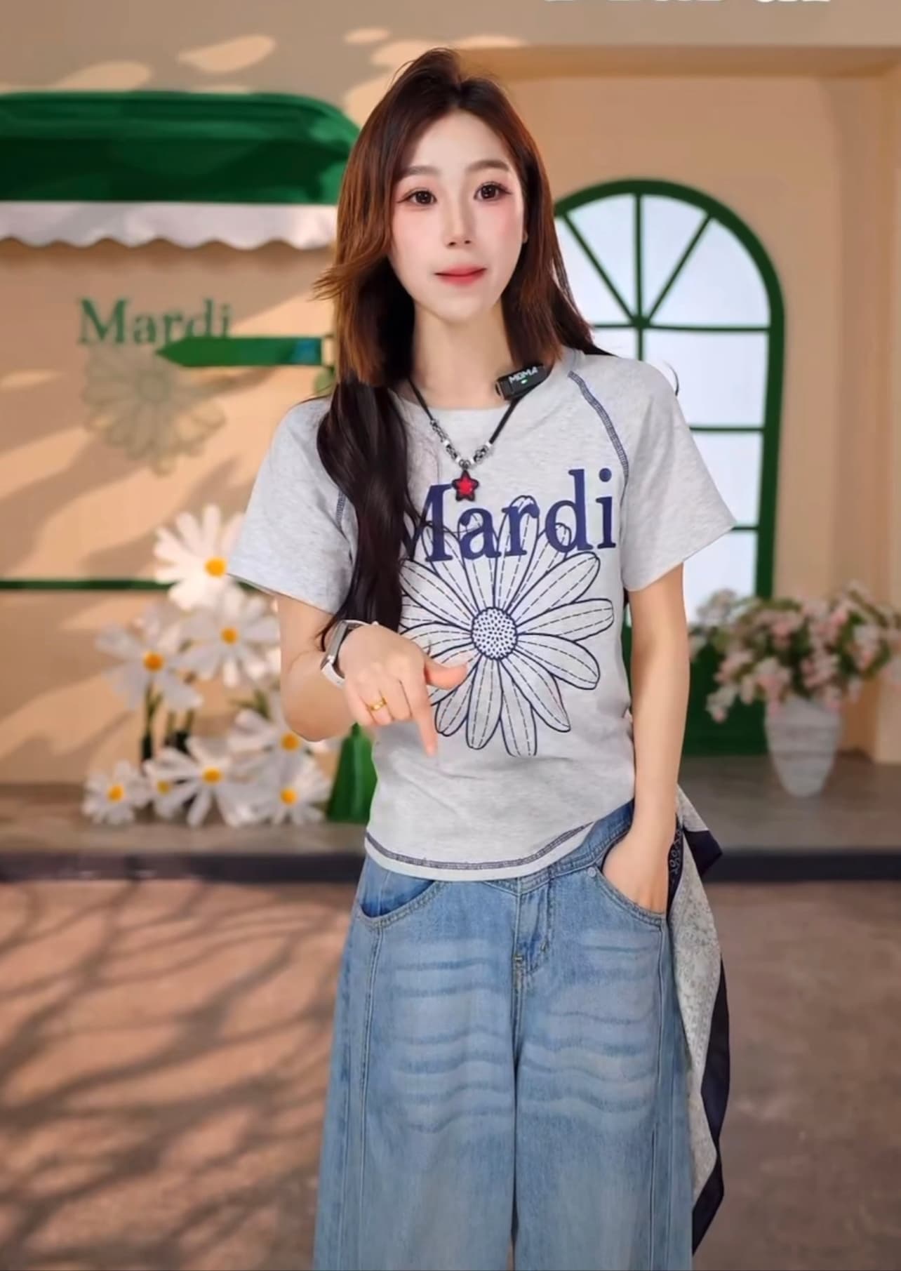여름 새로운 작은 데이지 프린트 쇼트 스타일 캐주얼 바람 티셔츠 출퇴근 여성 슬림해 보이는 맨위 이미지 3