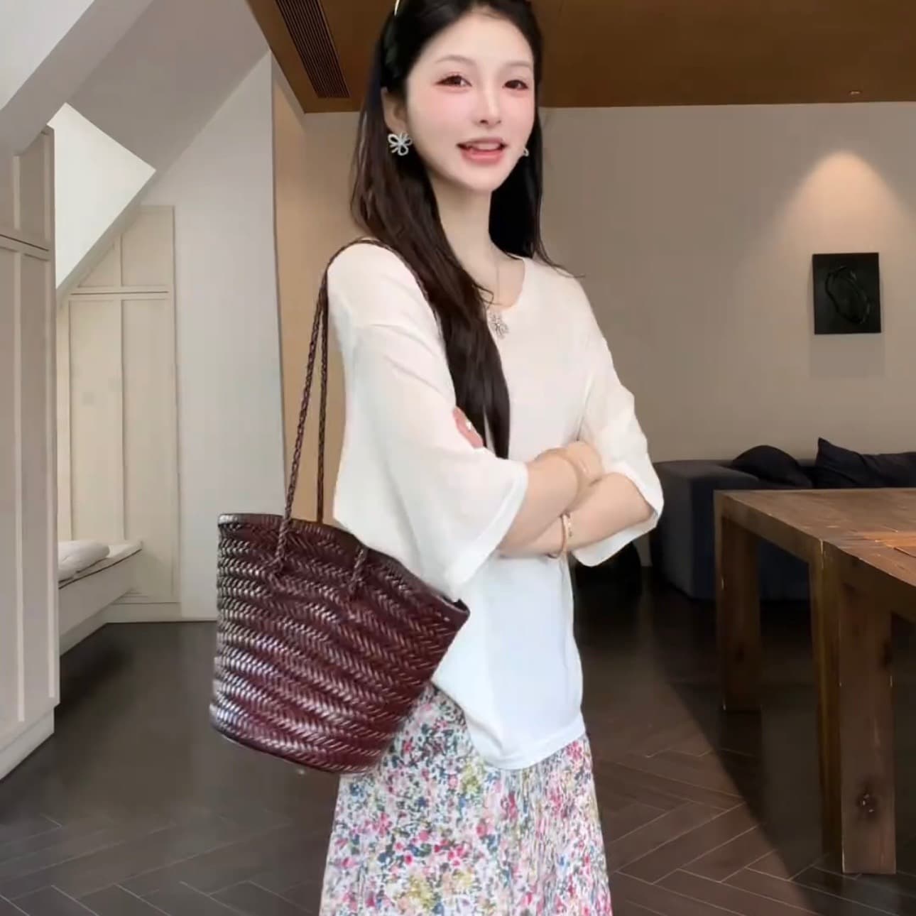 yy ・ studio 2026 여름 단색 루즈핏 느긋한 센스 비스듬한 진자 반팔 t 셔츠 yy-6 치마 이미지 5