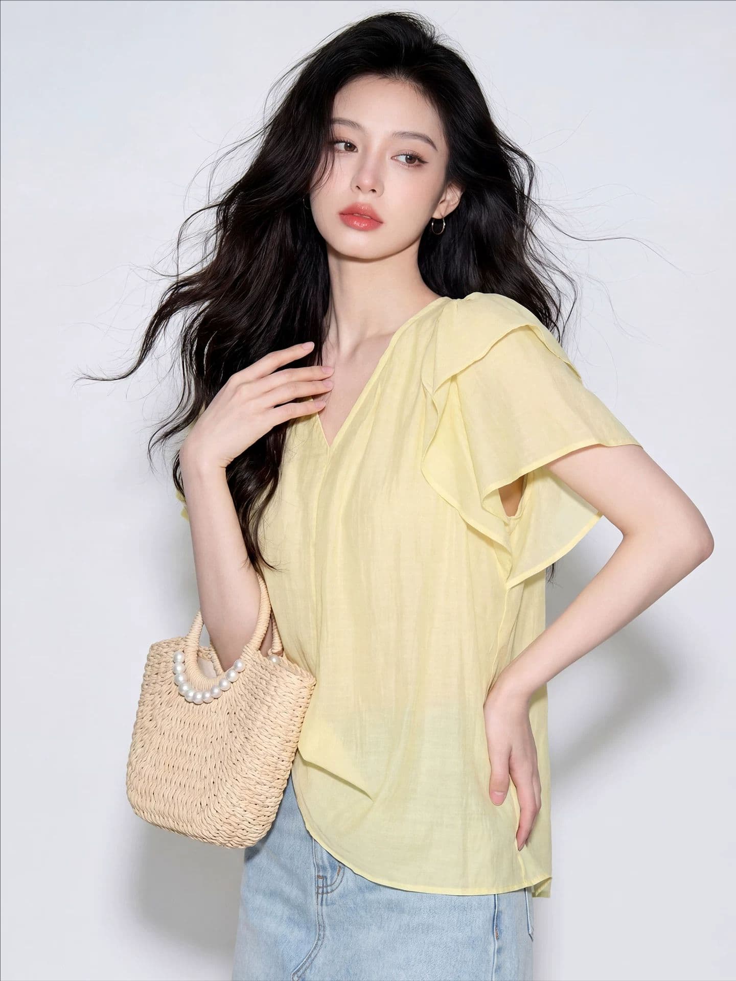 프랑스식 V넥 맨위 여성 의류 2026 여름 새로운 작은 대중 디자인 센스 Chic 루즈핏 작은 날다 소매 셔츠 이미지 2