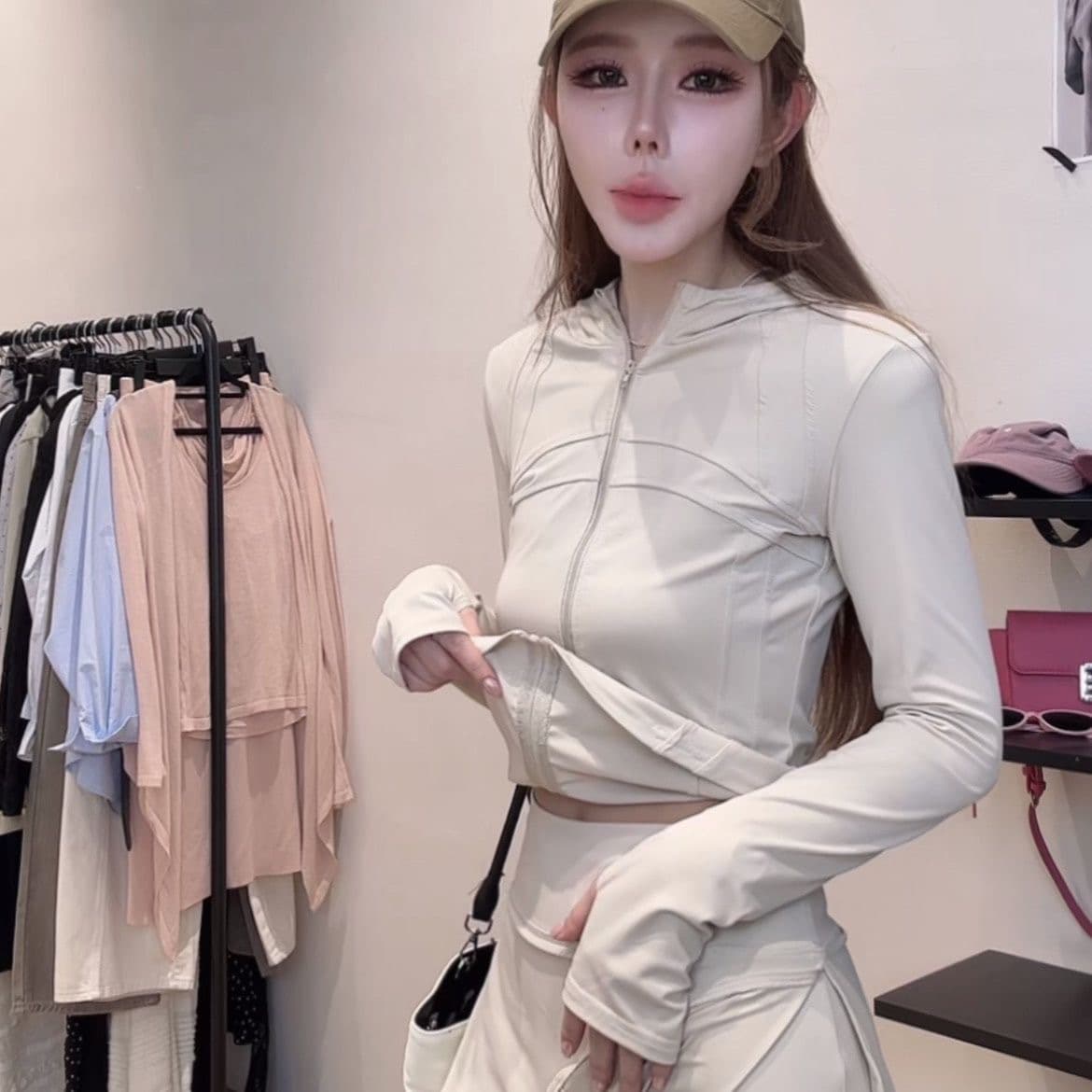 2026 여름 새로운 여행 착용 가져 가라. 운동 바람 자외선 차단 허리 수축 편안함 맨위 다용도 슬림해 보이는 미니 스커트 세트 여성 상세 이미지 3
