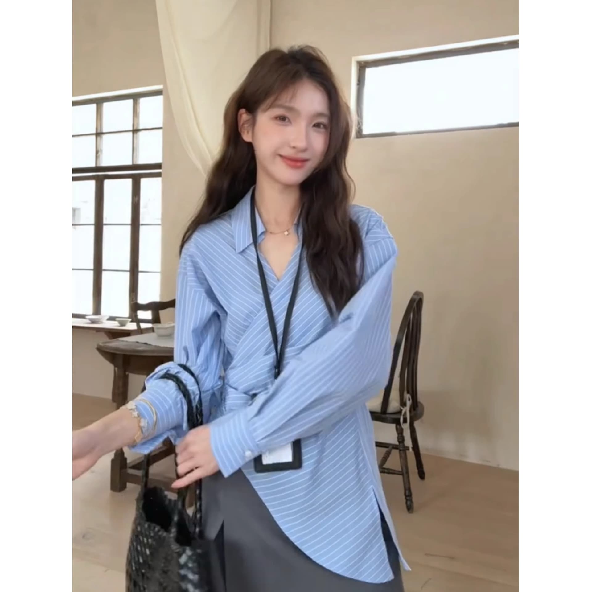 한 부서 측면 레이스업 허리 수축 십자가 작은 폴로 칼라 여성 셔츠 이른 봄 새로운 스트라이프 셔츠 고유 한 Chic 맨위 상세 이미지 2