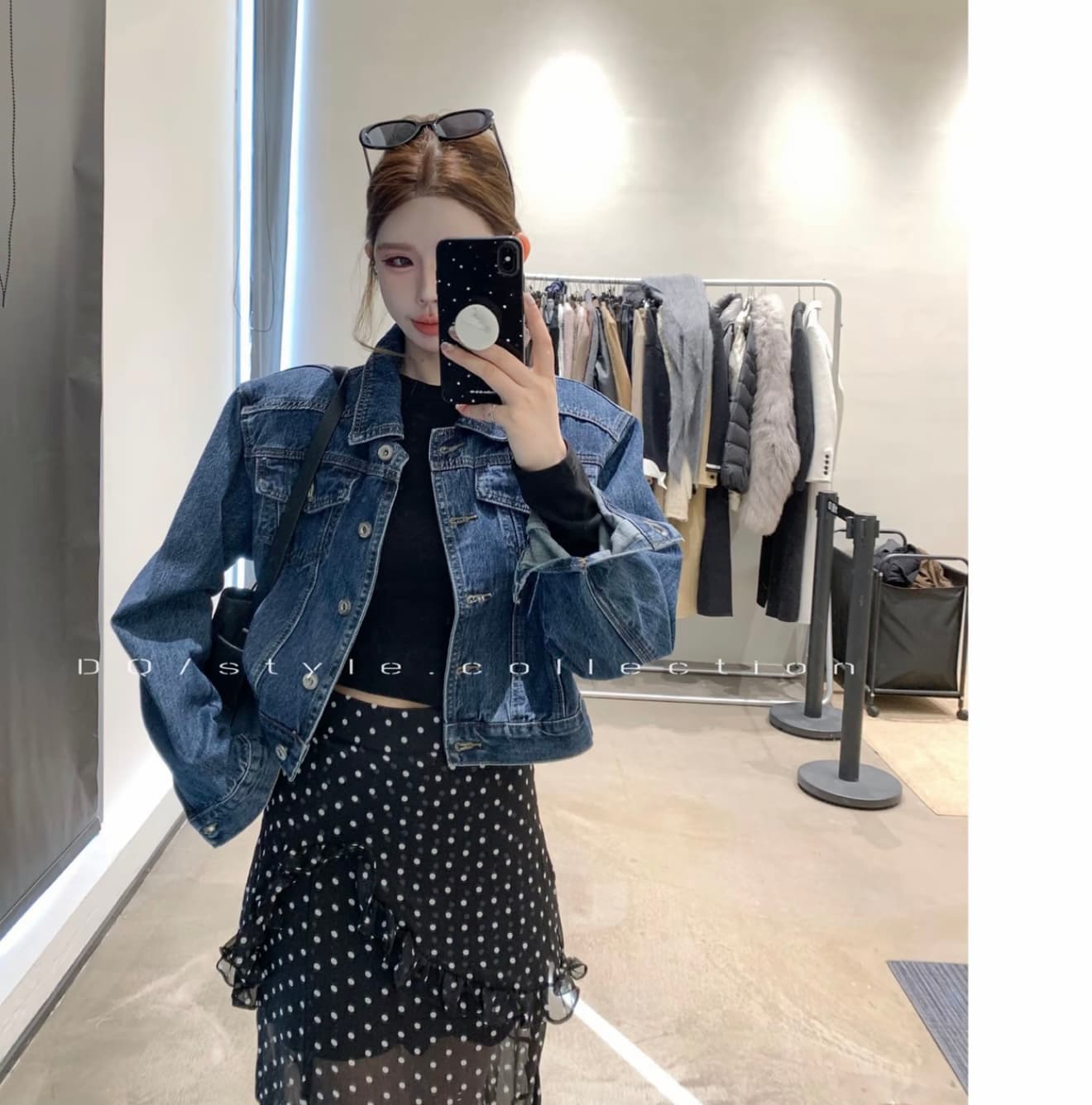 파리 거리 슛 진한 파란색 미니멀리즘 센스 데님 재킷 상세 이미지 2
