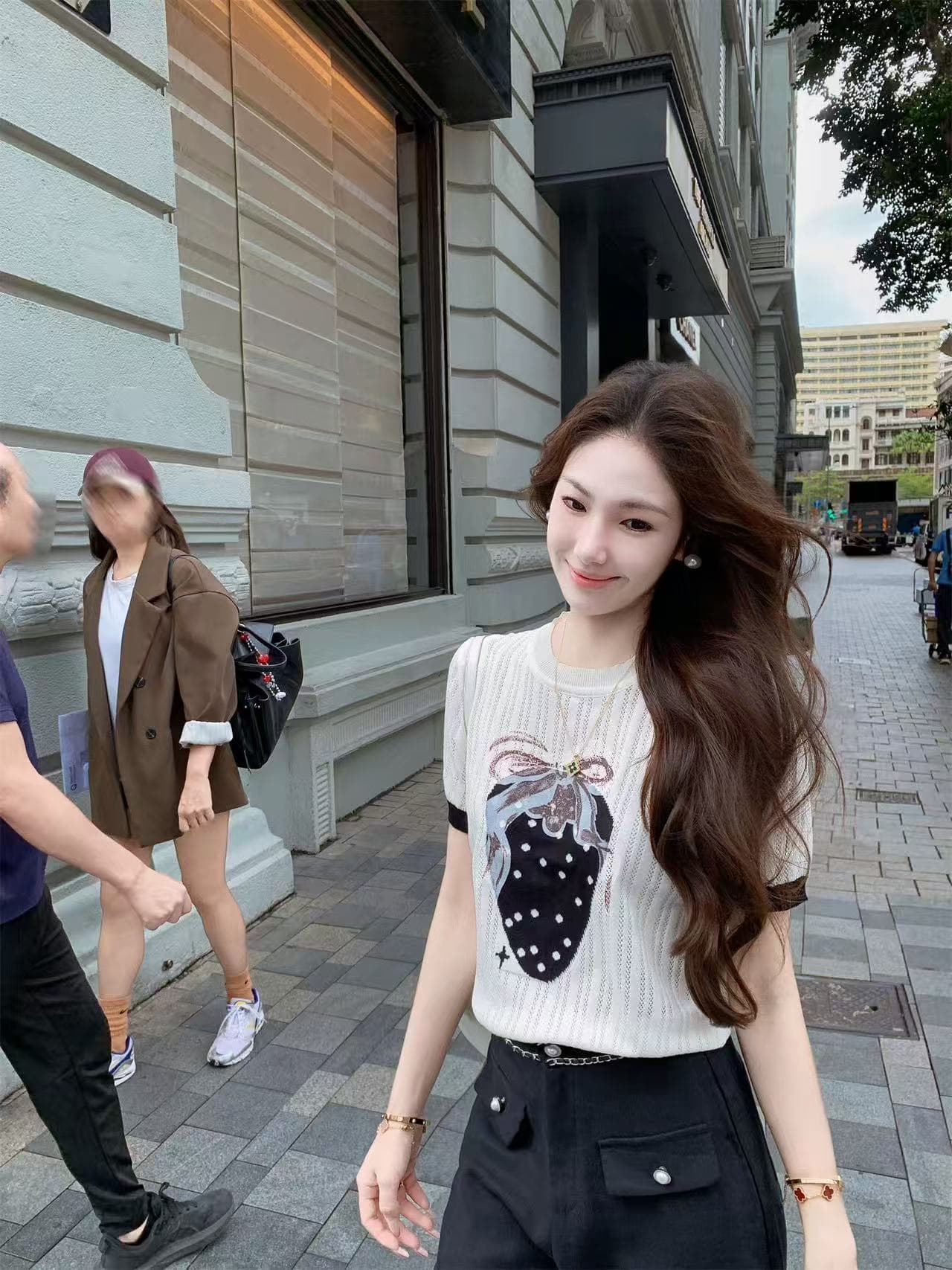 물고기 토끼 한 부서 긍정적 인 어깨 반팔 티셔츠 여성 여름 2026 새로운 아름다운 디자인 센스 작은 대중 니트 맨위 상세 이미지 4
