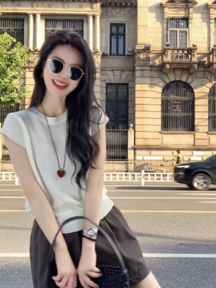 슈퍼 잘 생긴 긍정적 인 어깨 라운드 넥 반팔 티셔츠 여성 여름 새로운 패션 외국 가스 루즈핏 슬림해 보이는 다용도 바지 세트 이미지 4