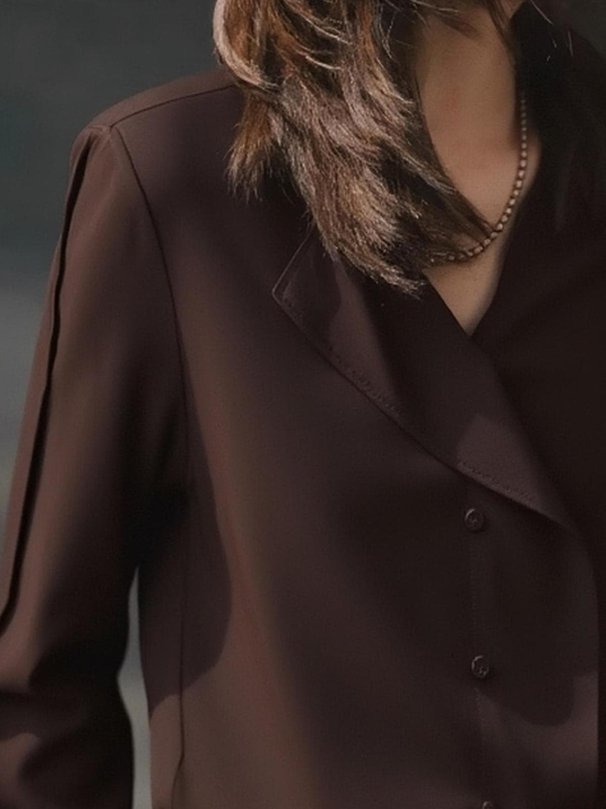 빛 럭셔리 커피 색상 POLO 칼라 긴팔 여성 셔츠 2026 가을 겨울 새로운 직장 출퇴근 슬림해 보이는 고급 다용도 맨위 상세 이미지 3