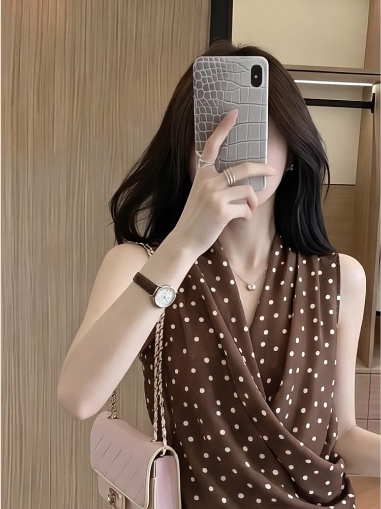 2026 년 여름 새로운 품격 커피 색상 도트 무늬 민소매 조끼 여성 레저 레트로 프랑스식 디자인 센스 맨위 상세 이미지 4