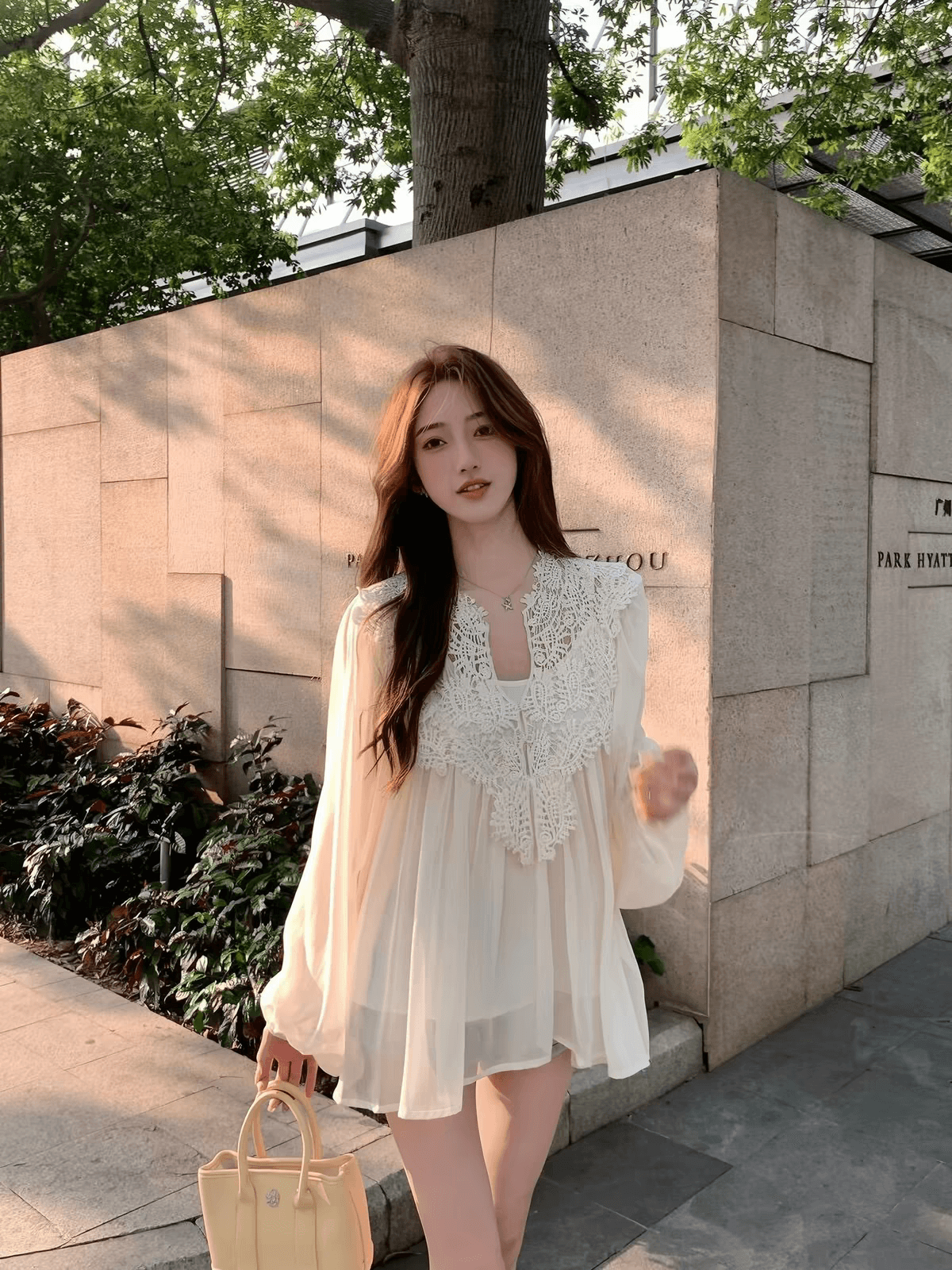 yoli 장 宥 이익 실크 플라워 전복 얕은 살구 색상 V넥 시폰 셔츠 여성 봄 부드러운 바람 루즈핏 다용도 맨위 이미지 4