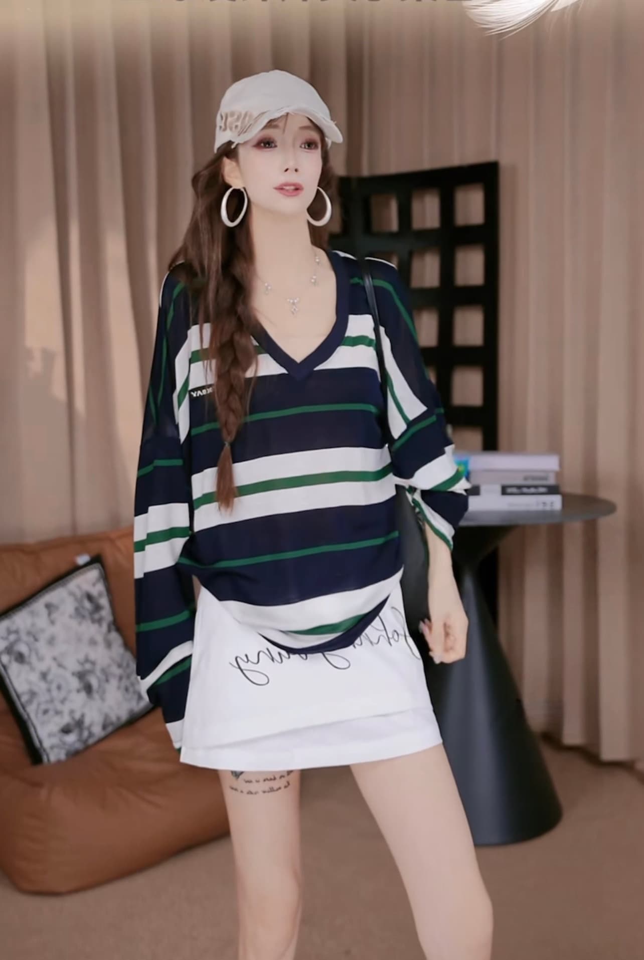 구슬 구슬 독점적 인 느긋한 와 성별 레트로 와이드 스트라이프 배색 V넥 t 긴팔 상세 이미지 2