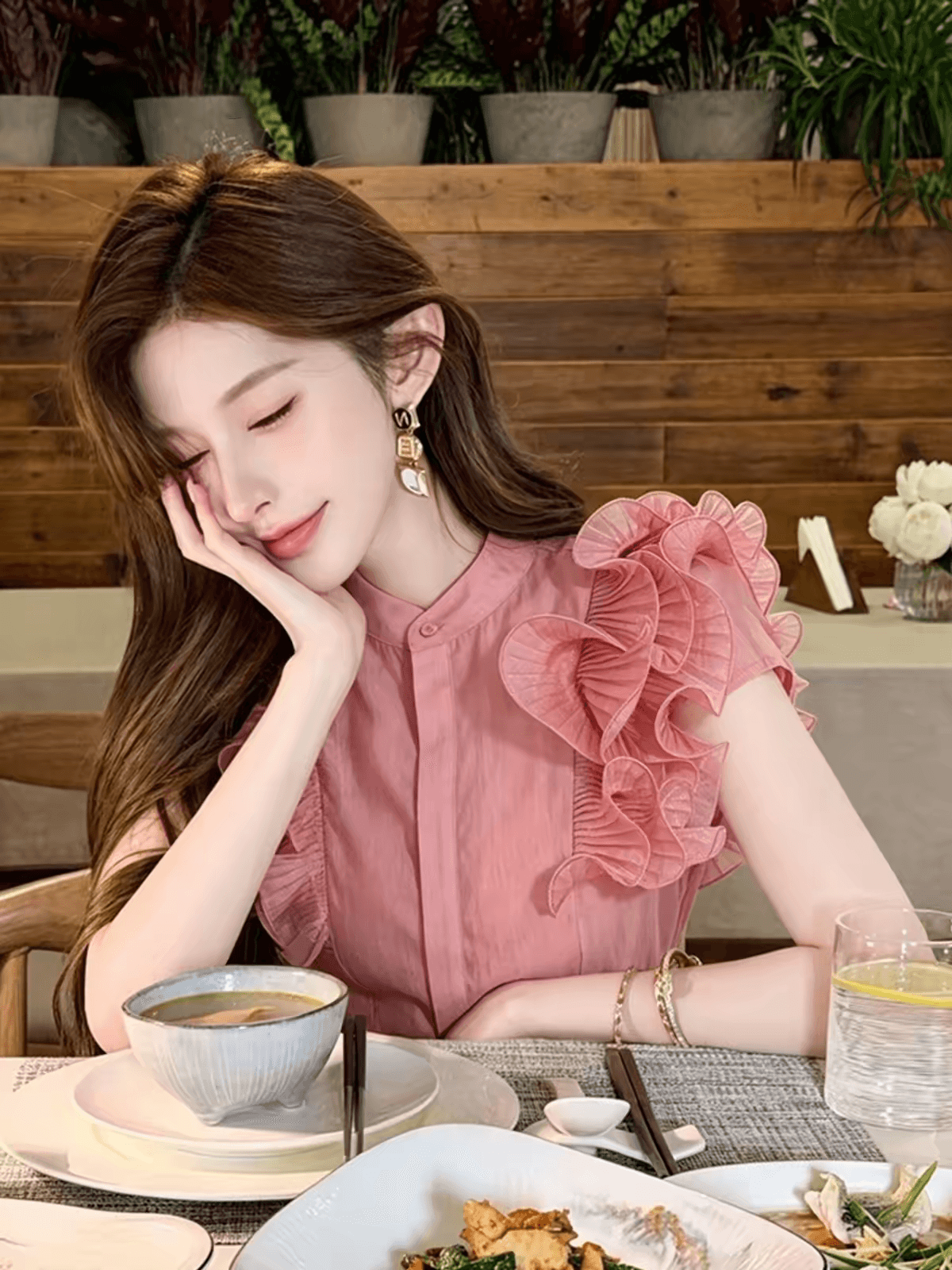 품격 고급 센스 핑크색 연꽃 잎 소매 맨위 2026 년 여름 섹션 신제품 프랑스식 고유 한 아름다운 민소매 여성 셔츠 이미지 3