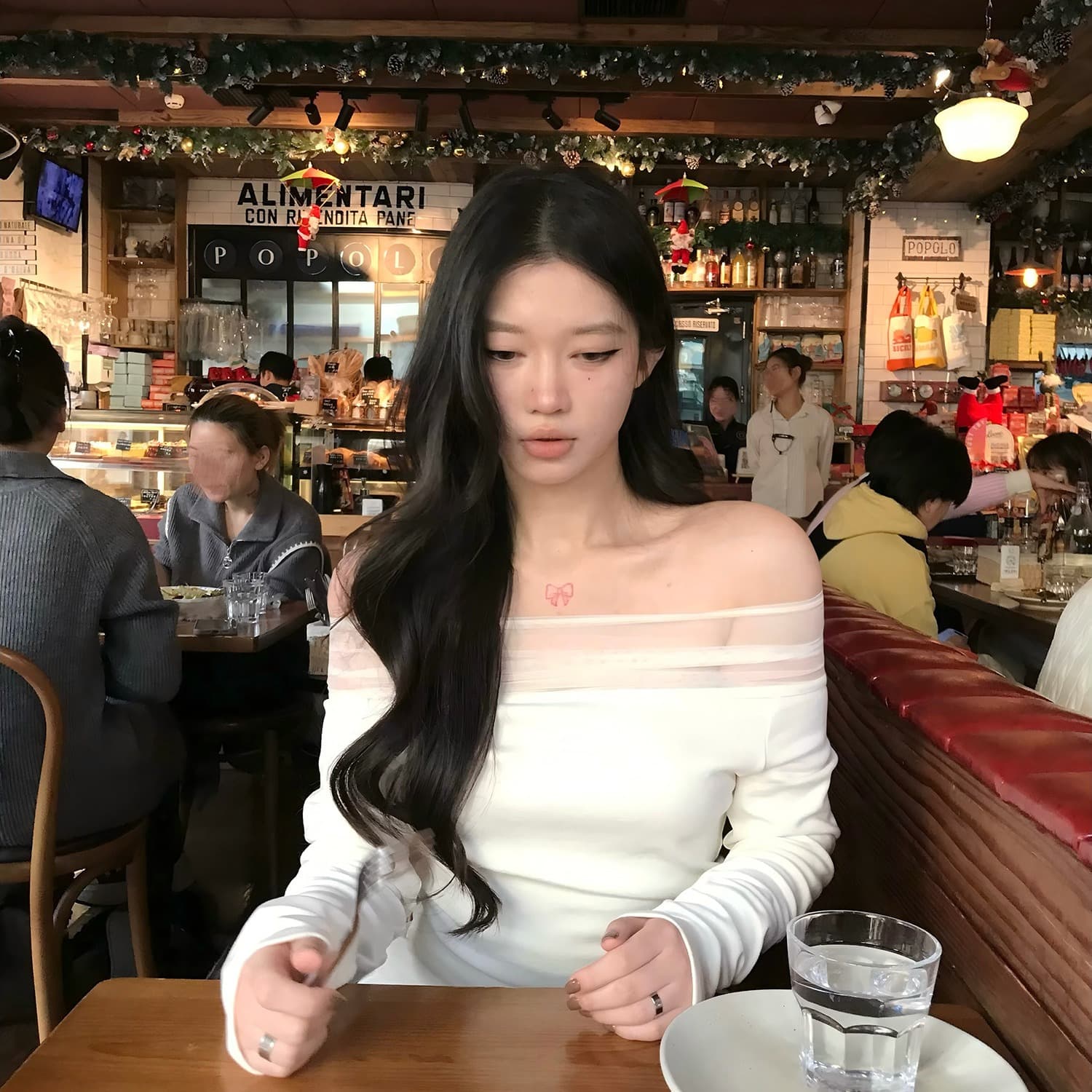 향기로운 어깨 저격수 망사 패치워크 오프숄더 긴팔 티셔츠 여성 봄 인사이드 가져 가라. 만나는 맨위 이미지 3