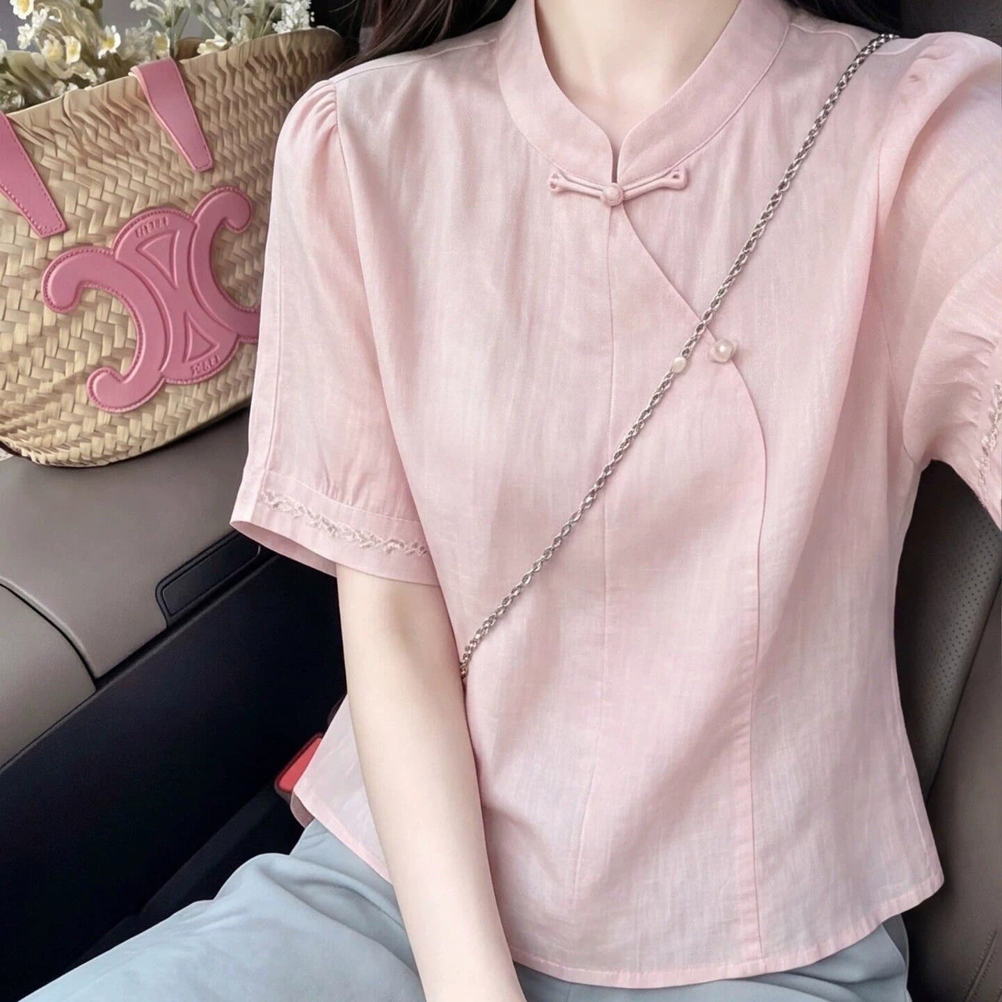 핑크색 새로운 중식 스탠드 칼라 단추 여성 셔츠 여름 비스듬한 襟 진주 버클 거품 소매 개선 치파오 반팔 맨위 이미지 4