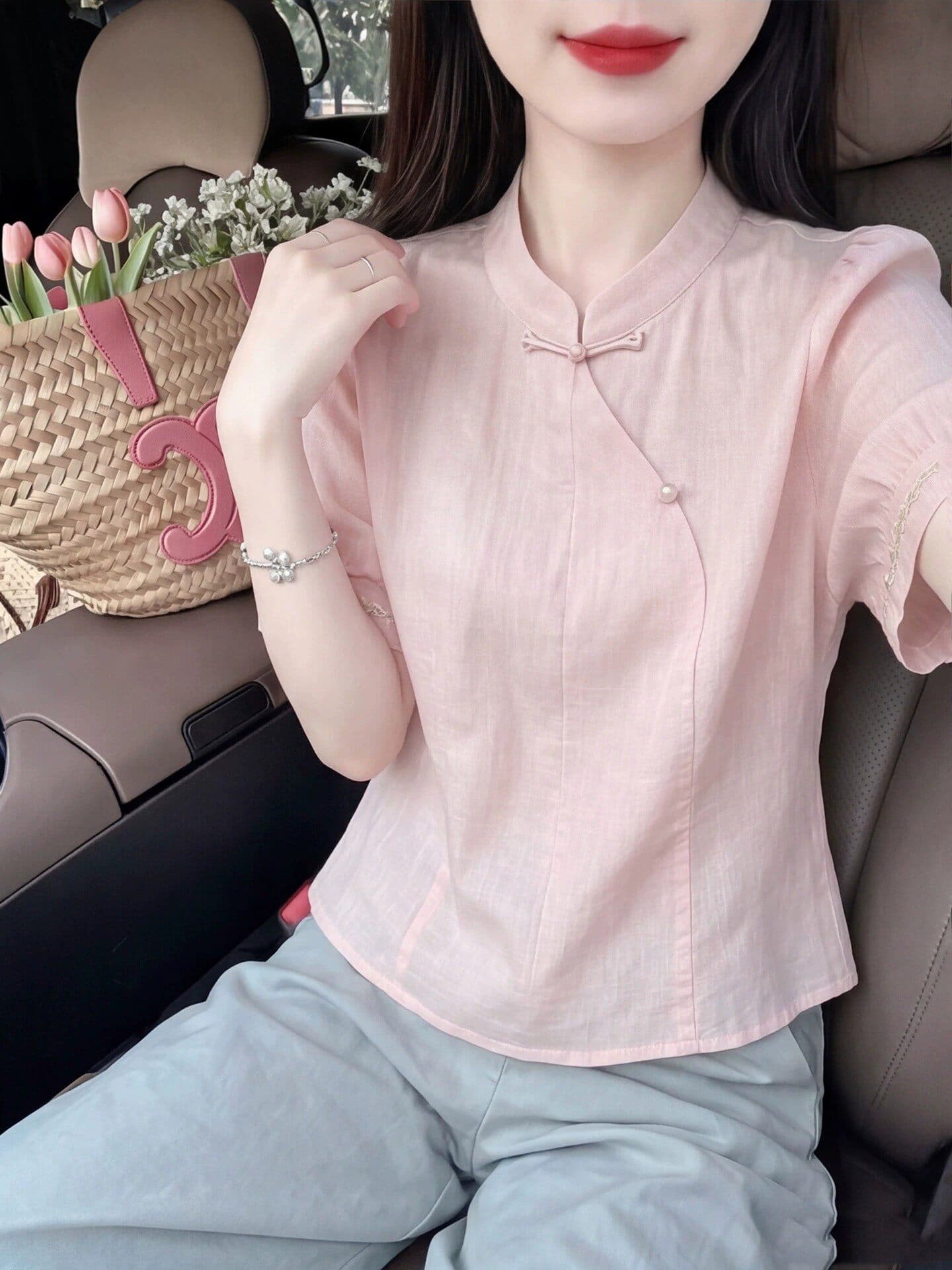 핑크색 새로운 중식 스탠드 칼라 단추 여성 셔츠 여름 비스듬한 襟 진주 버클 거품 소매 개선 치파오 반팔 맨위 이미지 2