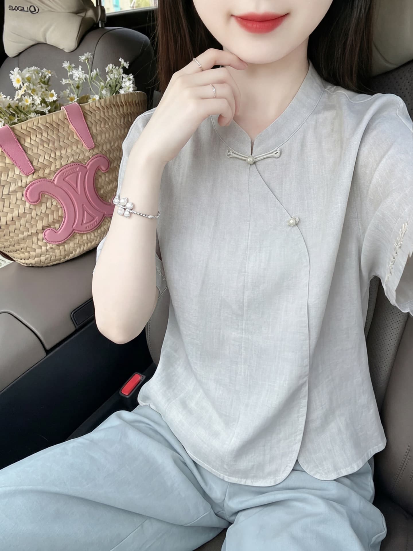핑크색 새로운 중식 스탠드 칼라 단추 여성 셔츠 여름 비스듬한 襟 진주 버클 거품 소매 개선 치파오 반팔 맨위 상세 이미지 2