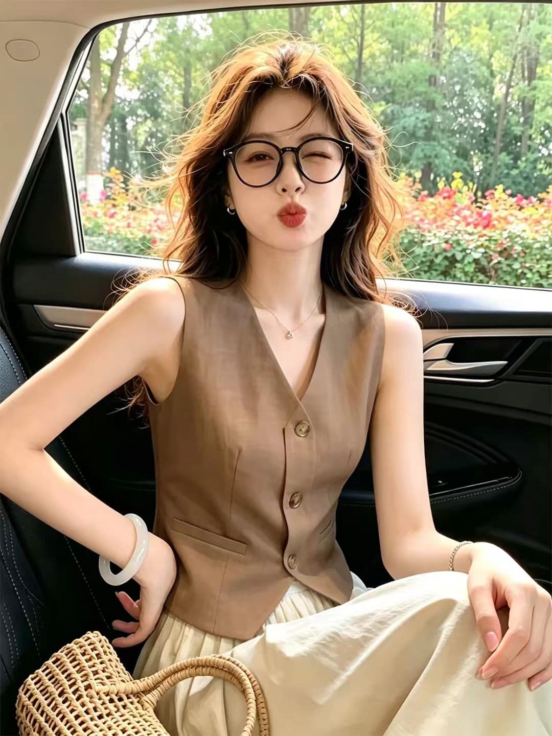 2026 여름 새로운 다용도 V넥 민소매 베스트 여성 의류 싱글 줄 버튼 허리 수축 조끼 출퇴근 착용 가져 가라. 카키 색 이미지 3