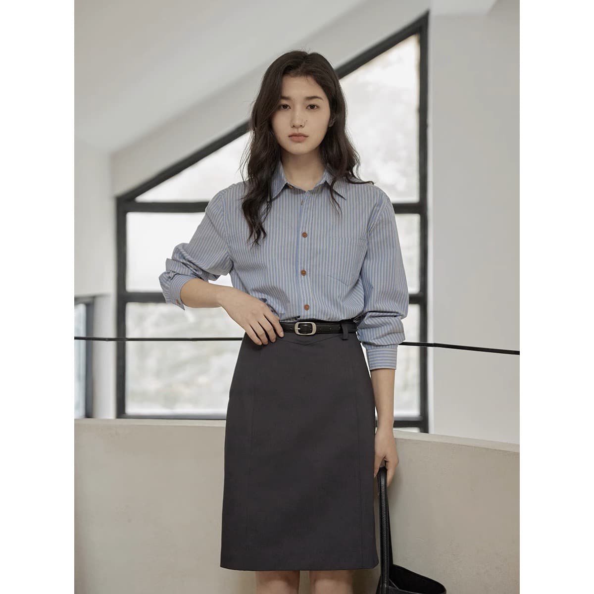 ginnkee 프랑스식 긍정적 인 어깨 파란색 스트라이프 긴팔 여성 셔츠 가을 프랑스식 폴로 칼라 순면 셔츠 Chic 맨위 이미지 2